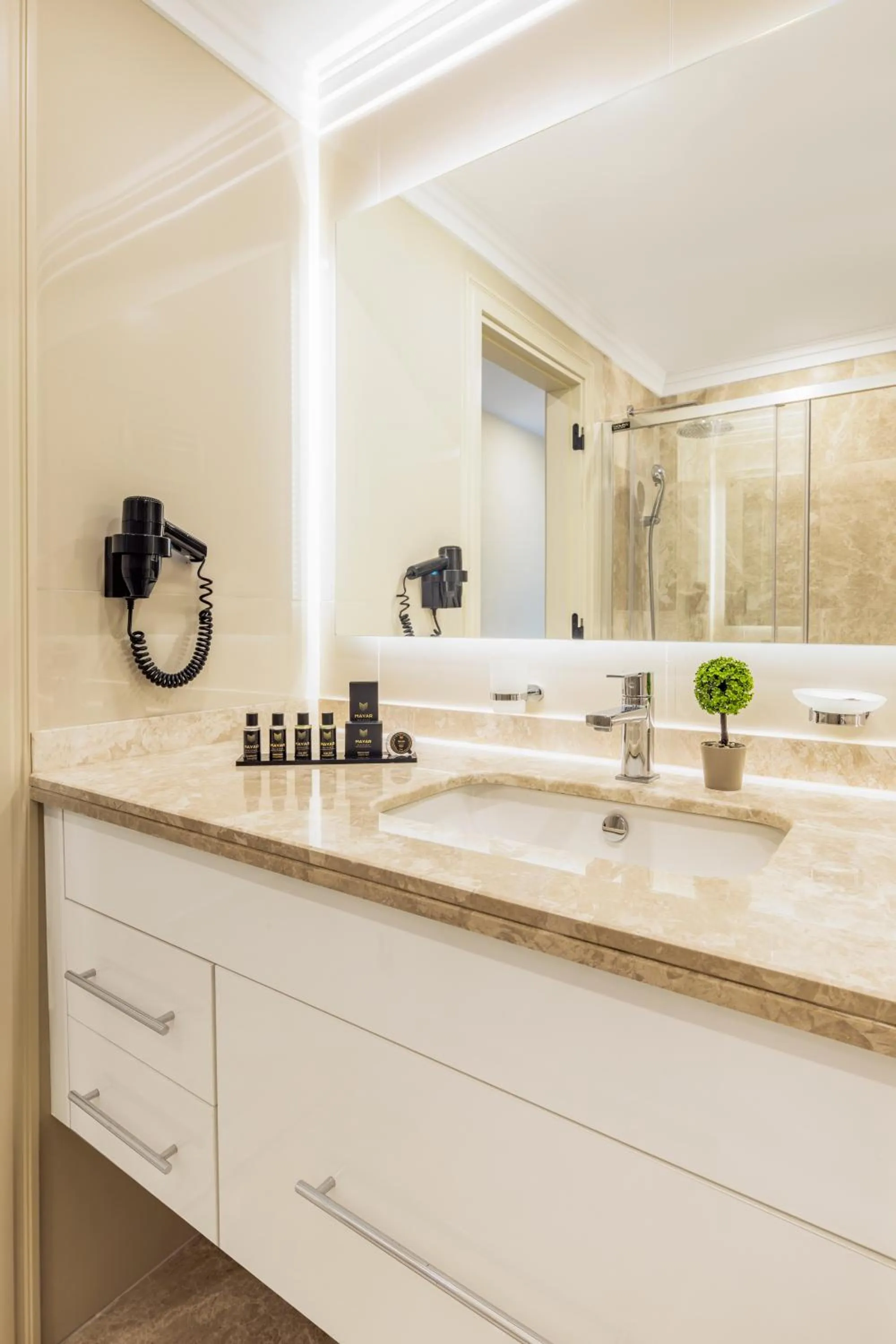 Bathroom in Mayar Residence Hotel