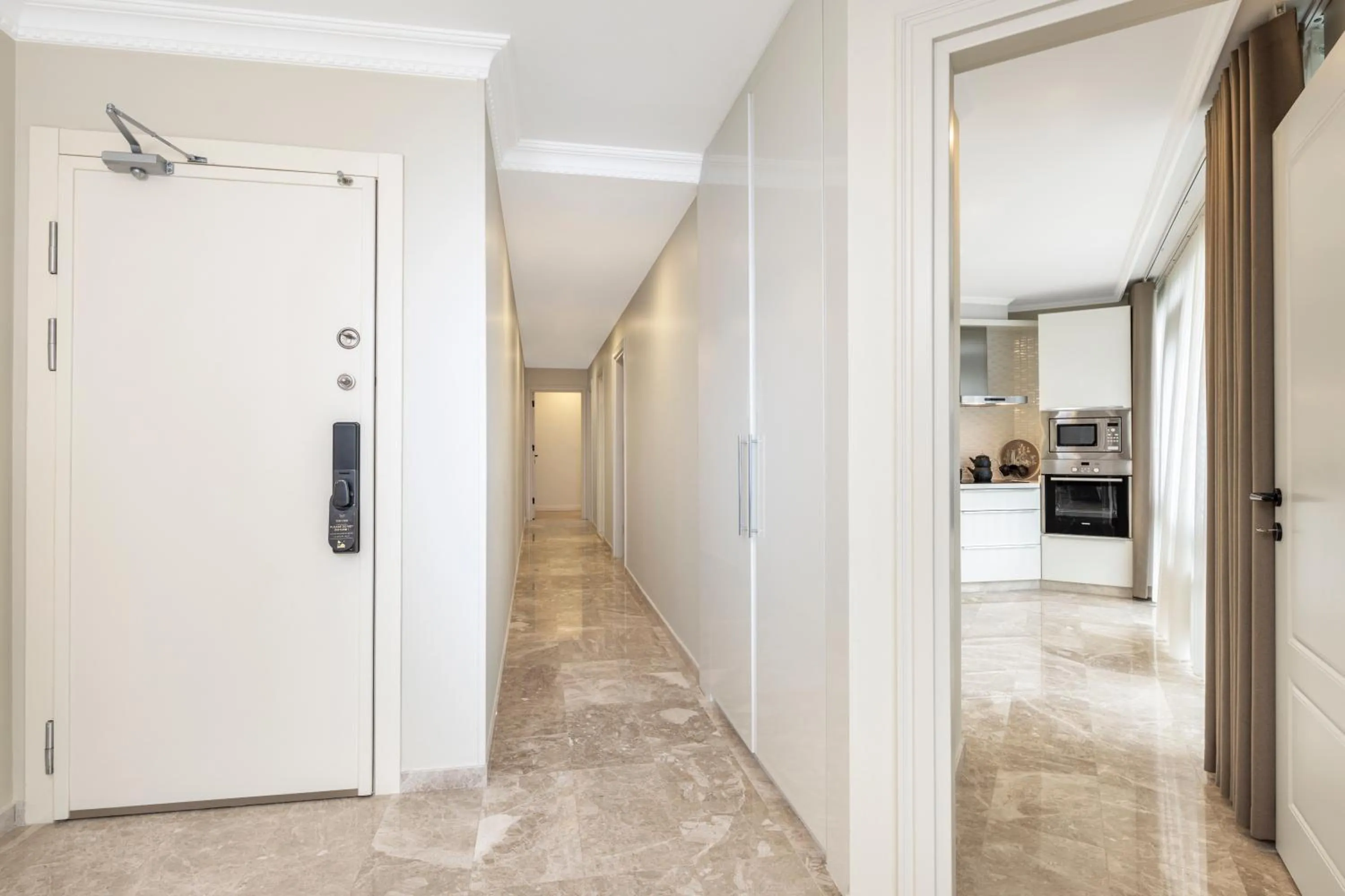 wardrobe in Mayar Residence Hotel