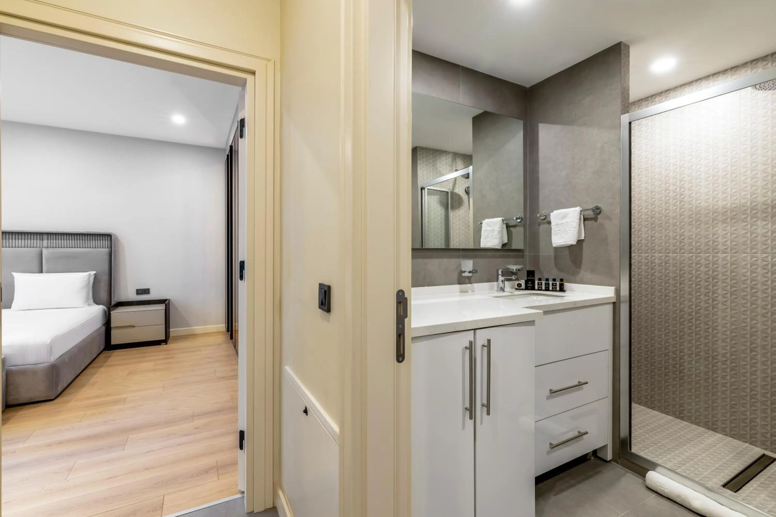 Bathroom, Bed in Mayar Residence Hotel