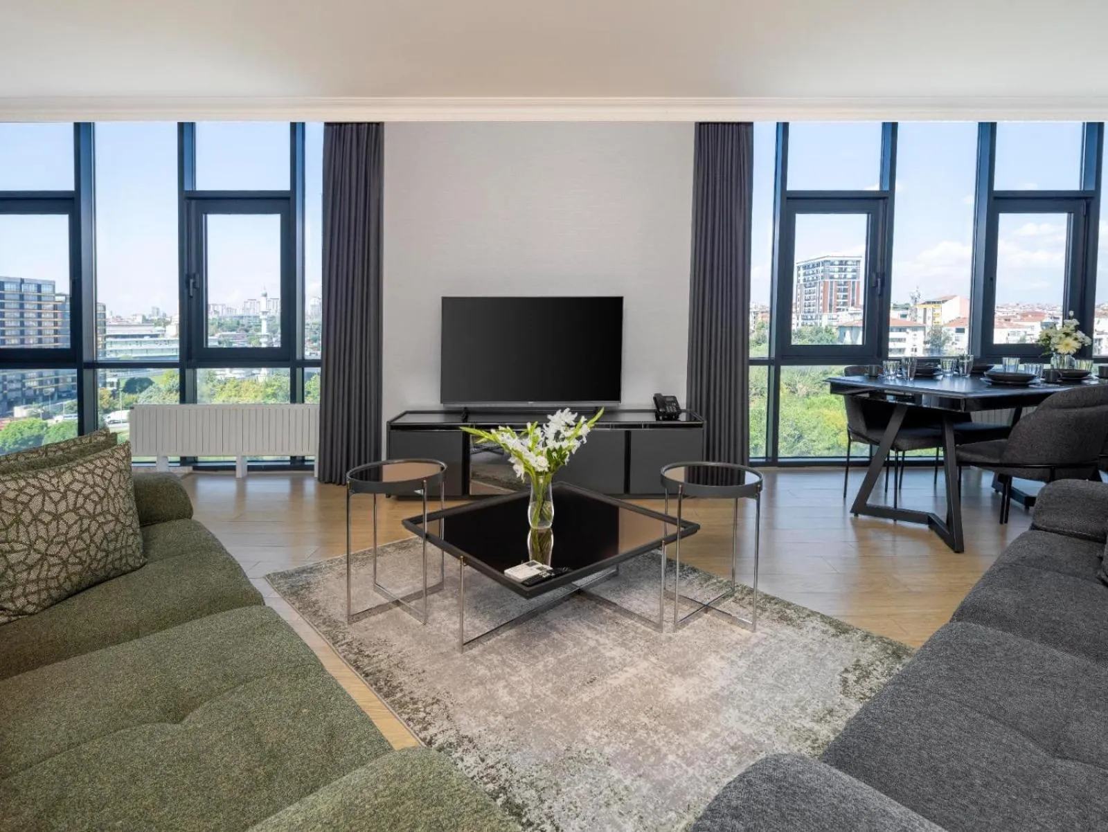 Communal lounge/ TV room in Mayar Residence Hotel