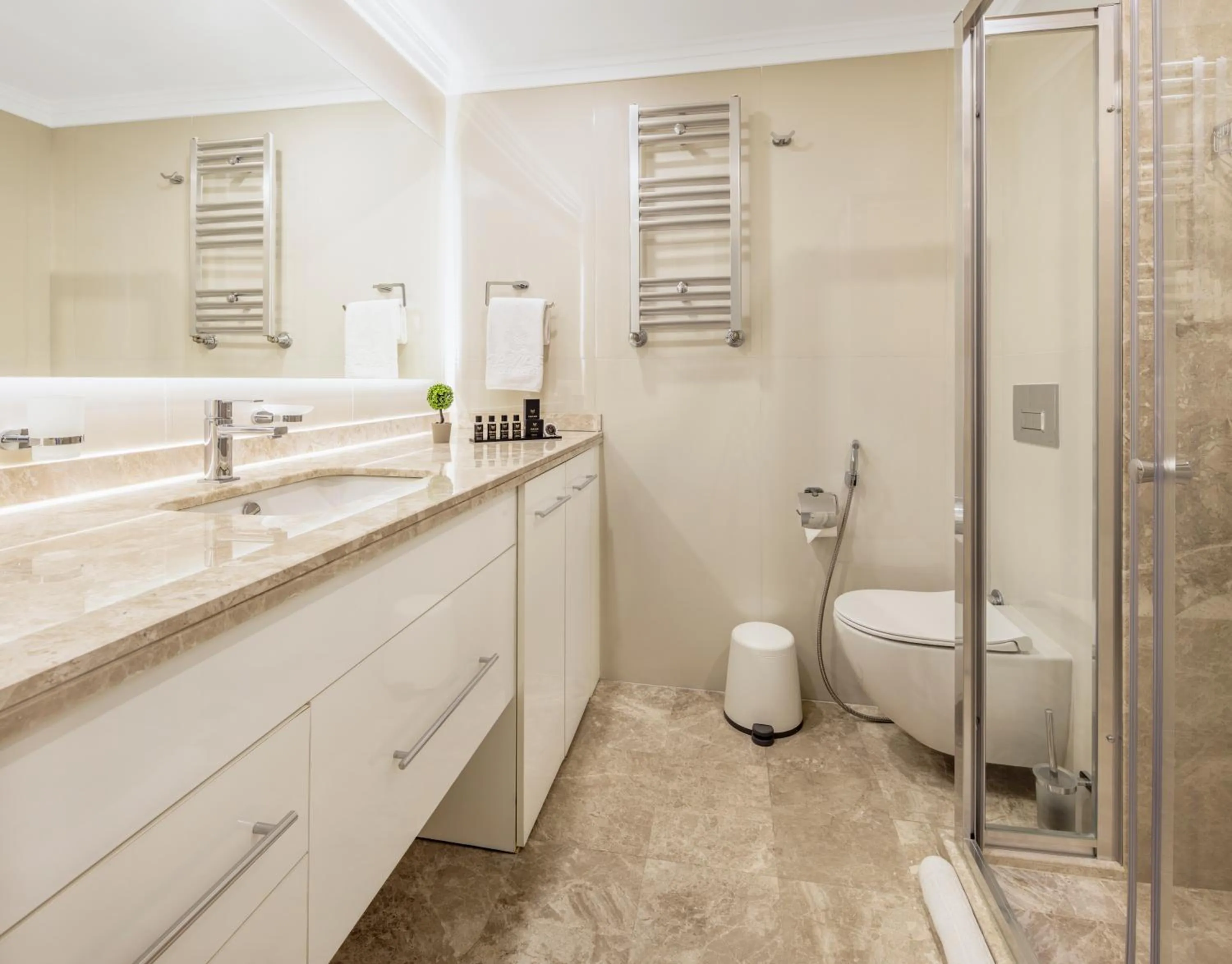 Shower in Mayar Residence Hotel