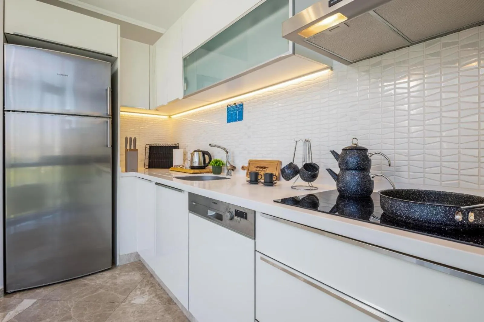 Kitchen or kitchenette in Mayar Residence Hotel