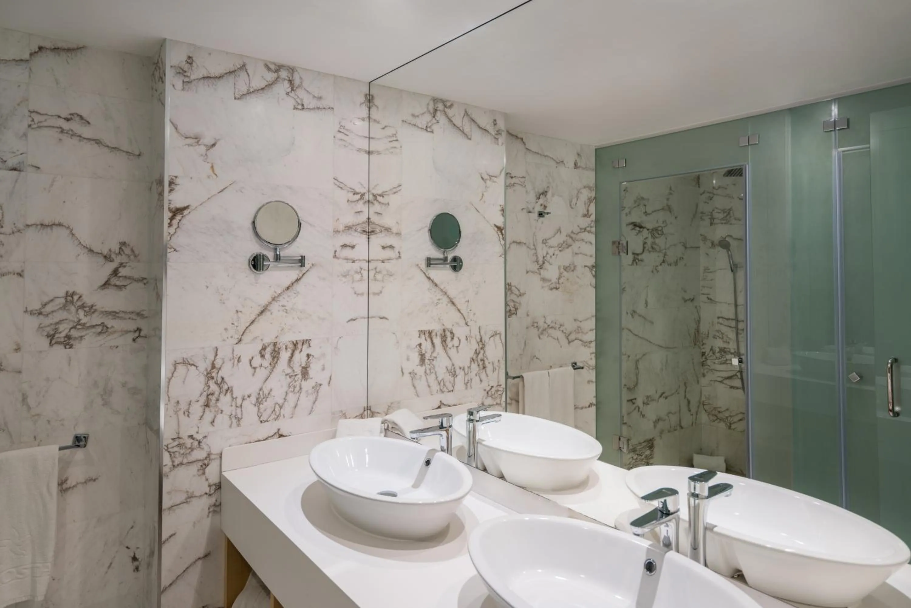 Bathroom in Iberostar Waves Bellevue All Inclusive