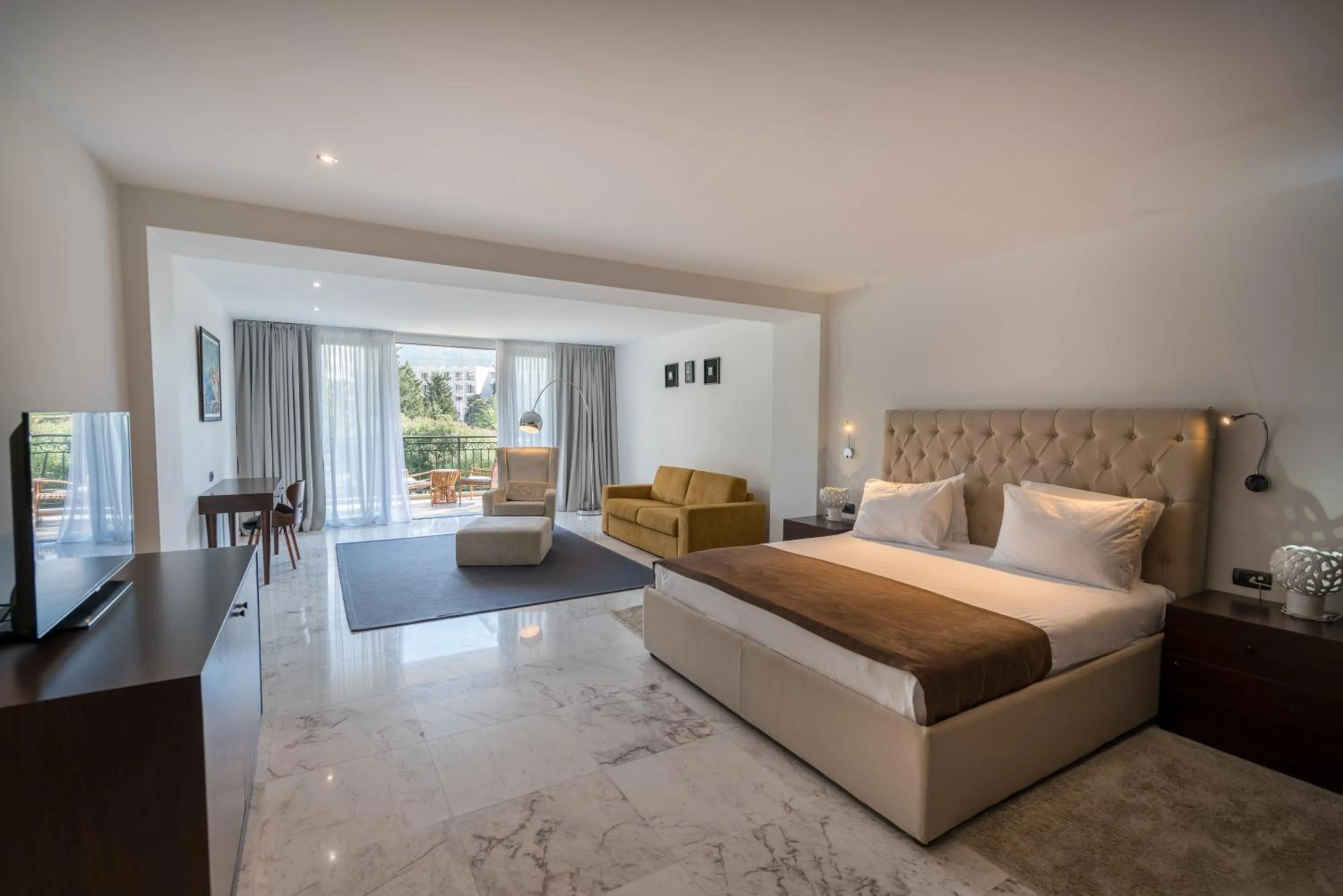 Bedroom, Bed in Iberostar Waves Bellevue All Inclusive