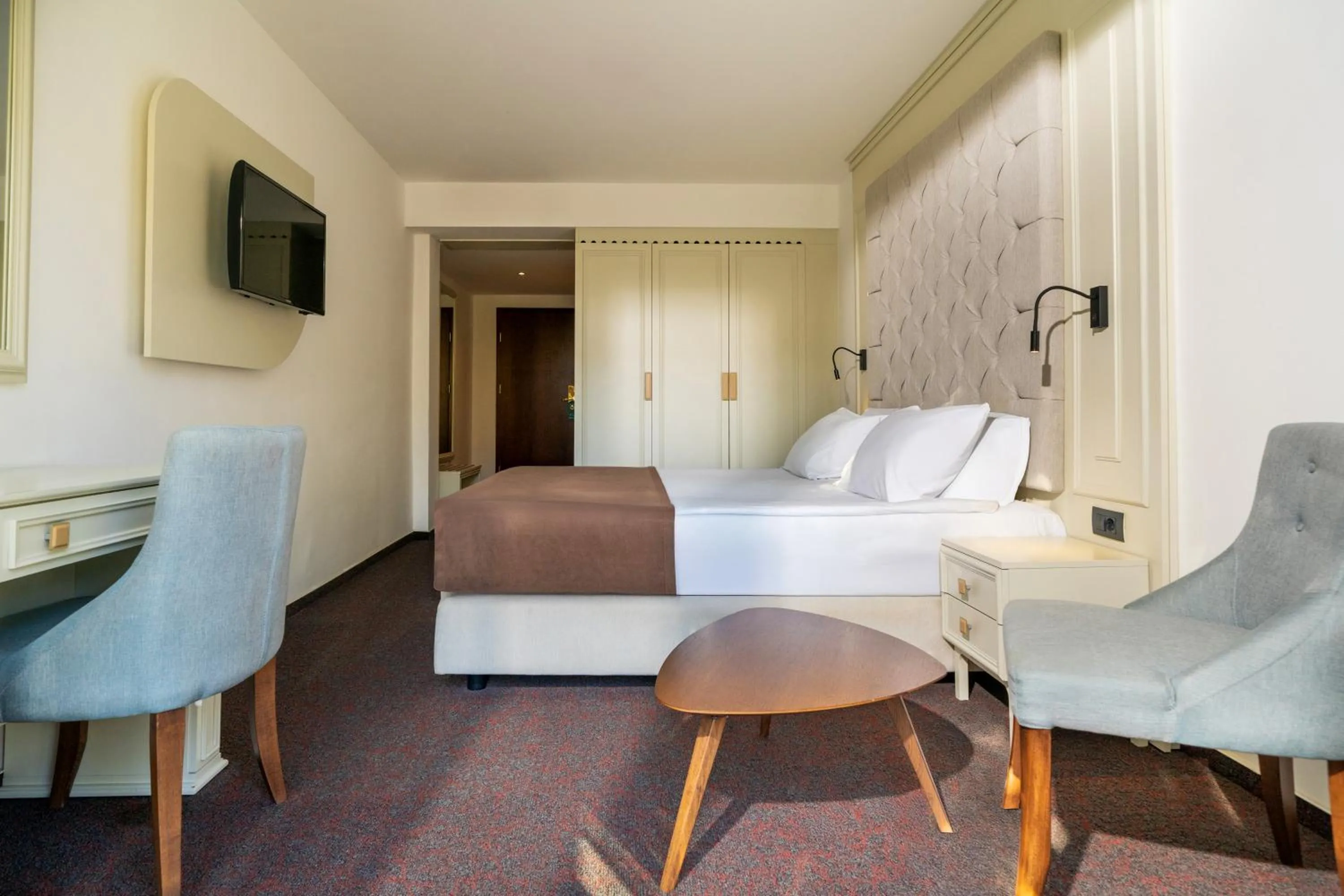 Bedroom, Bed in Iberostar Waves Bellevue All Inclusive