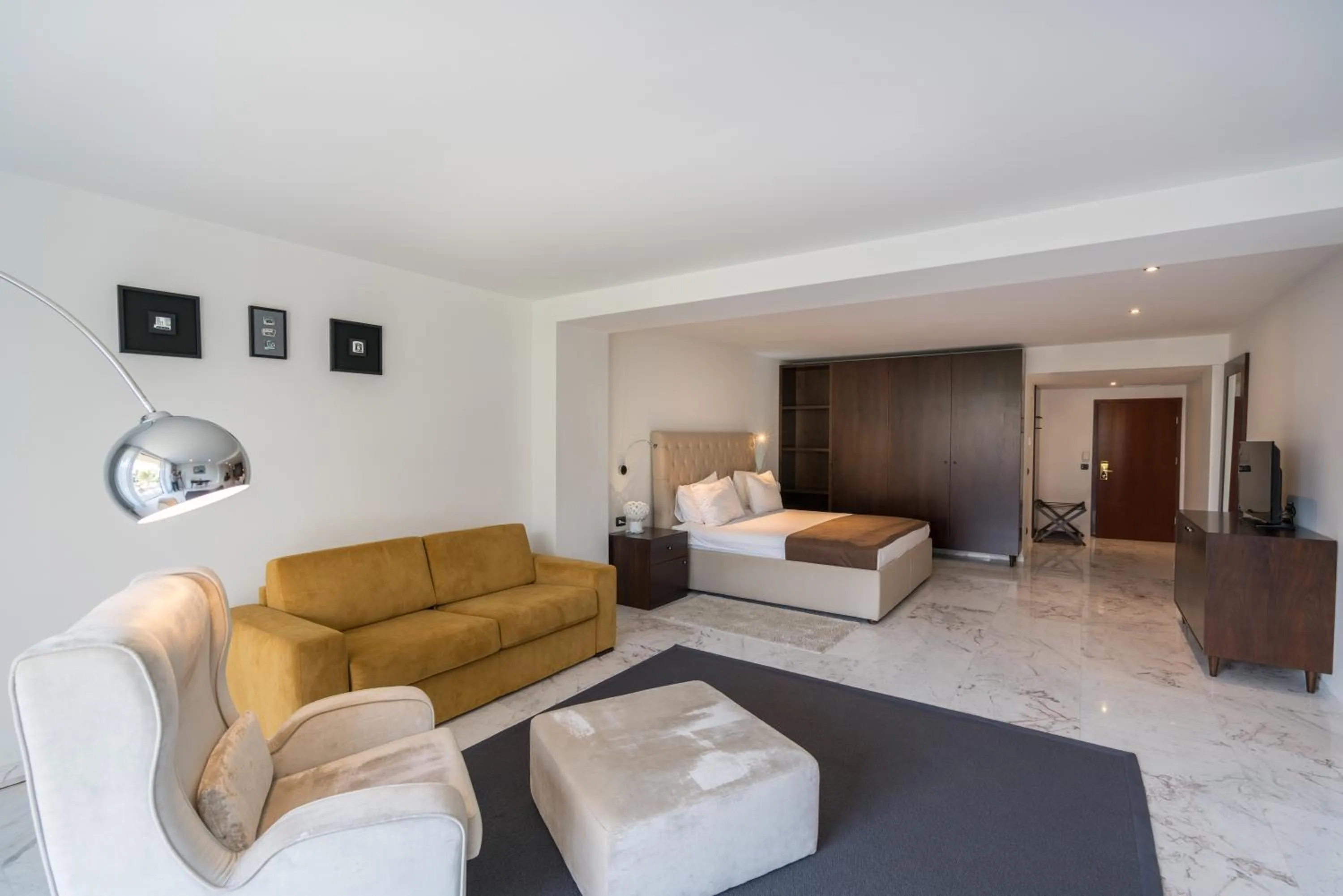 Bedroom, Bed in Iberostar Waves Bellevue All Inclusive