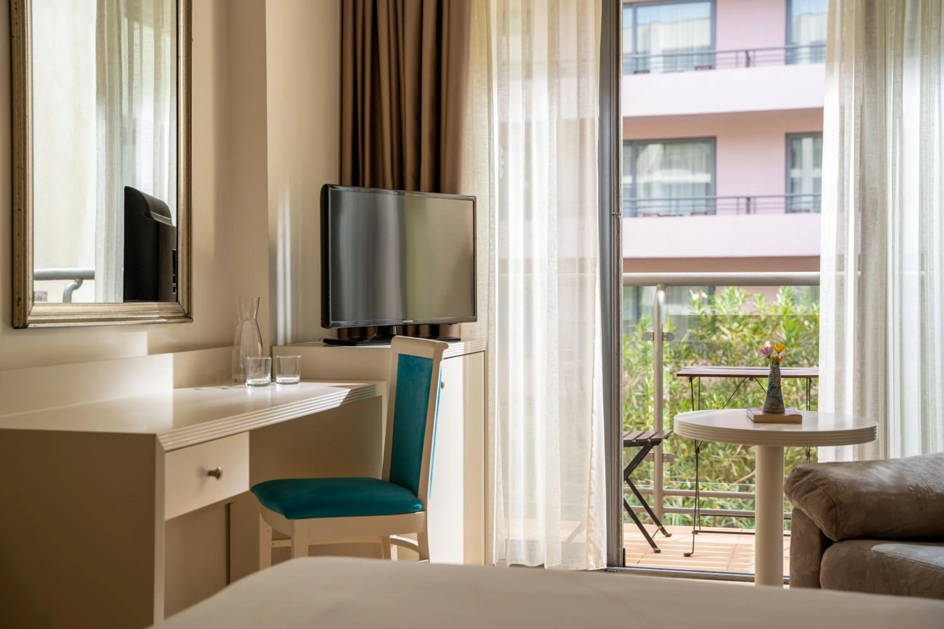 Bedroom, Bed in Iberostar Waves Bellevue All Inclusive