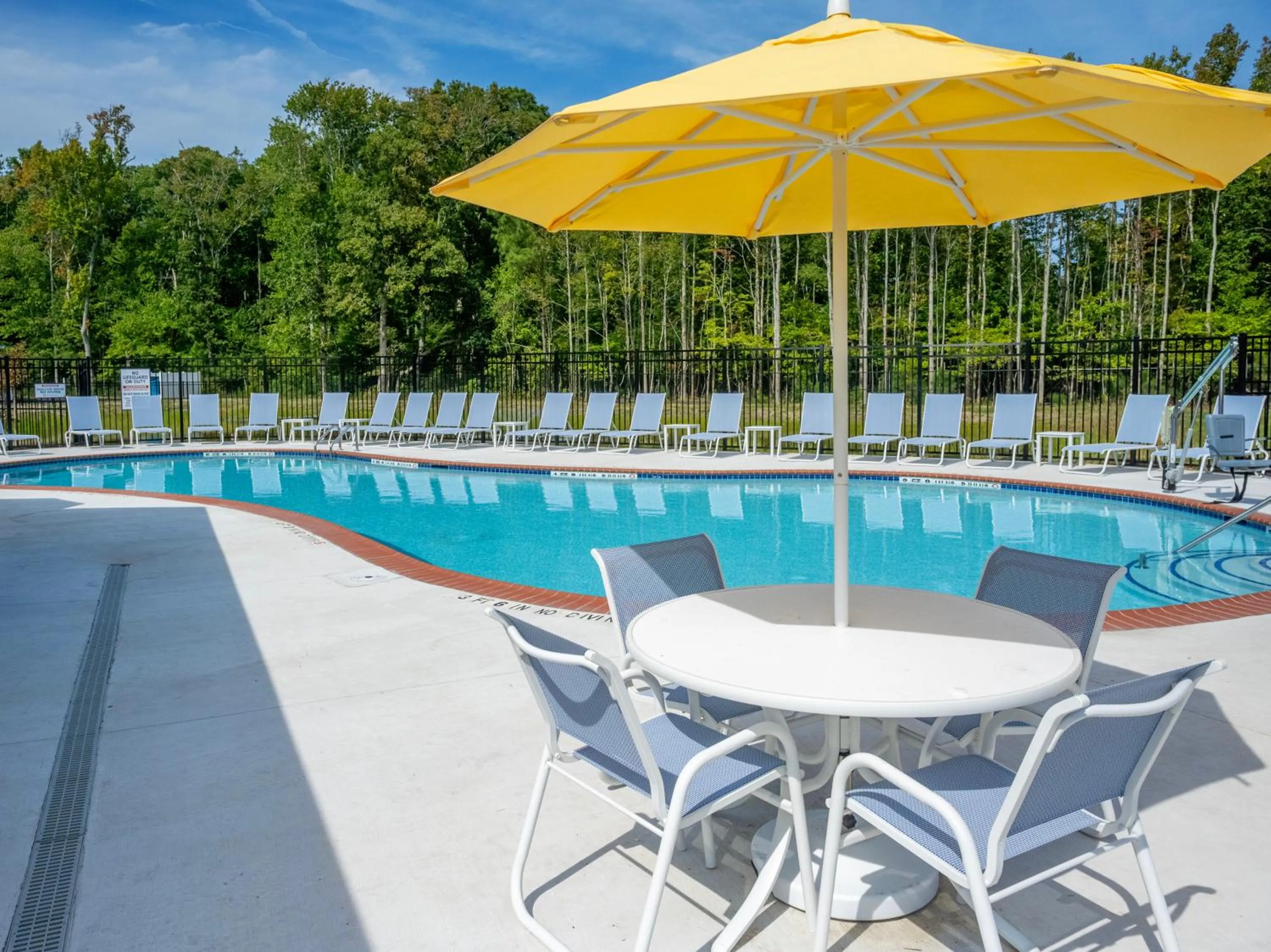 Swimming pool in Shore Point Cottages