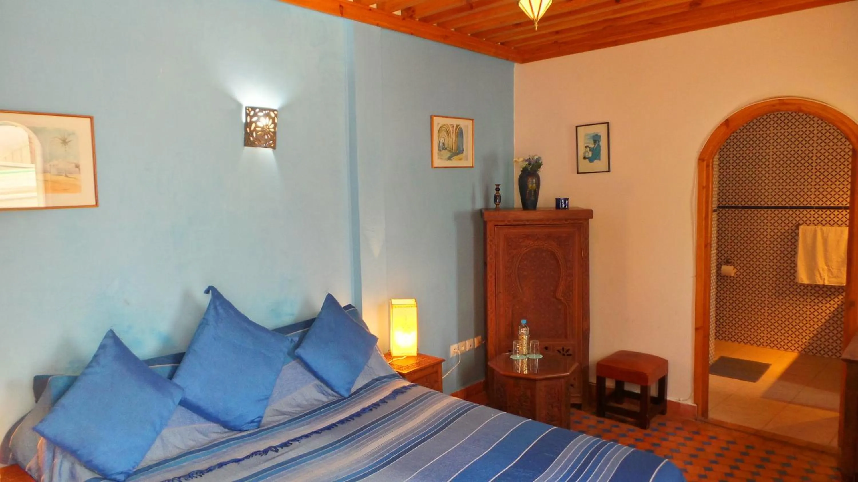 Photo of the whole room, Bed in Riad Dar Zouhour