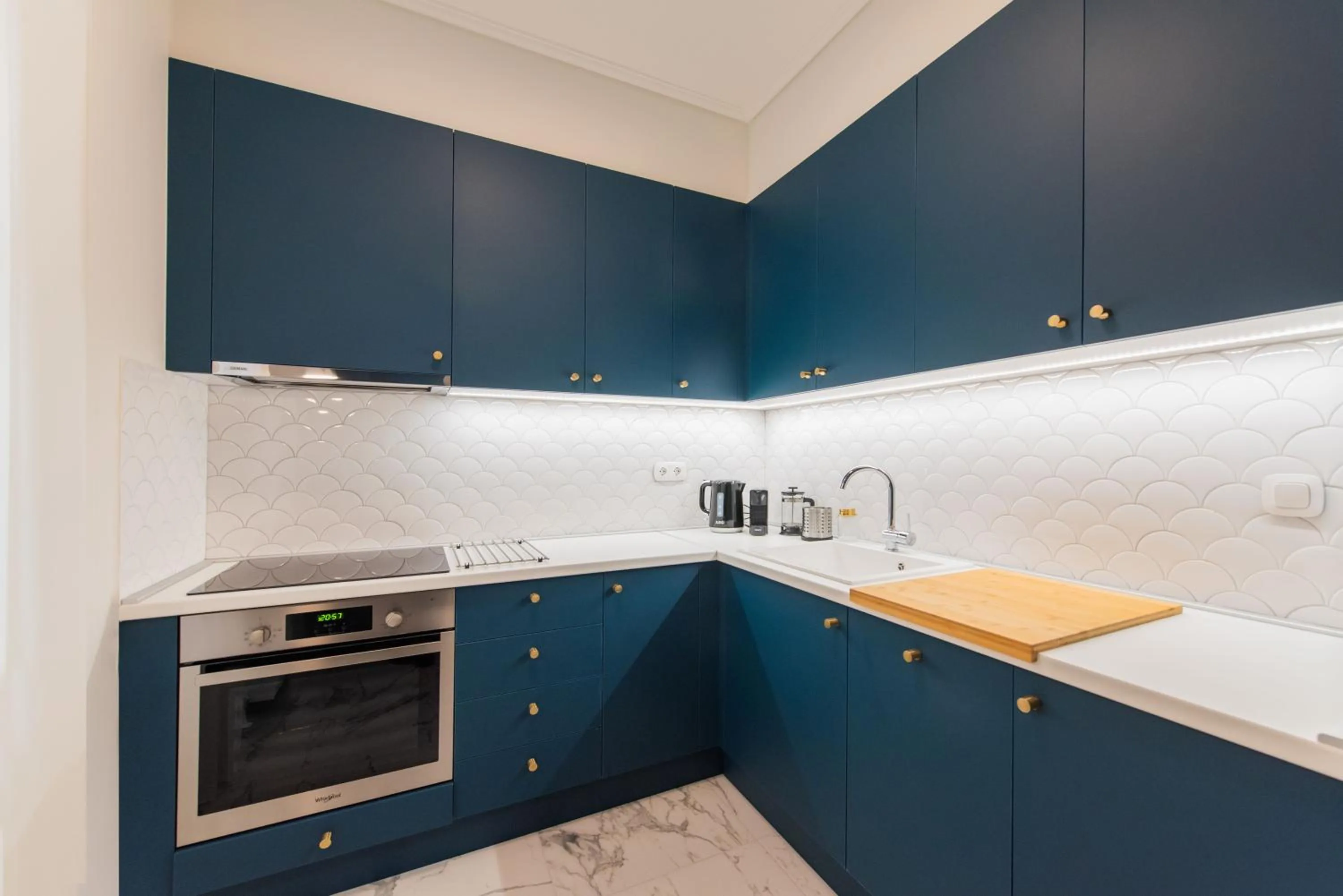 Kitchen or kitchenette in White Lotus by halu! Apartments