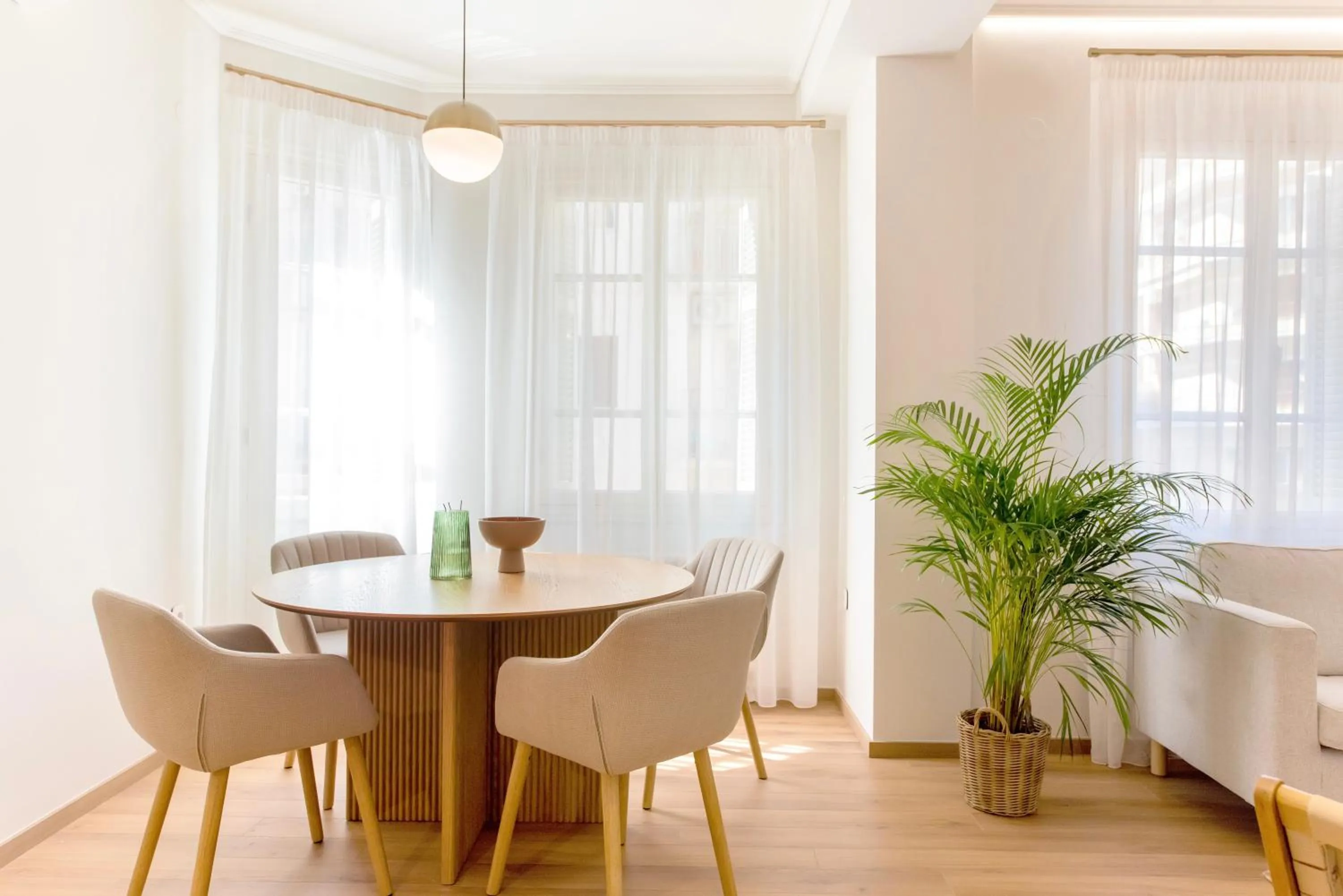 Living room in White Lotus by halu! Apartments