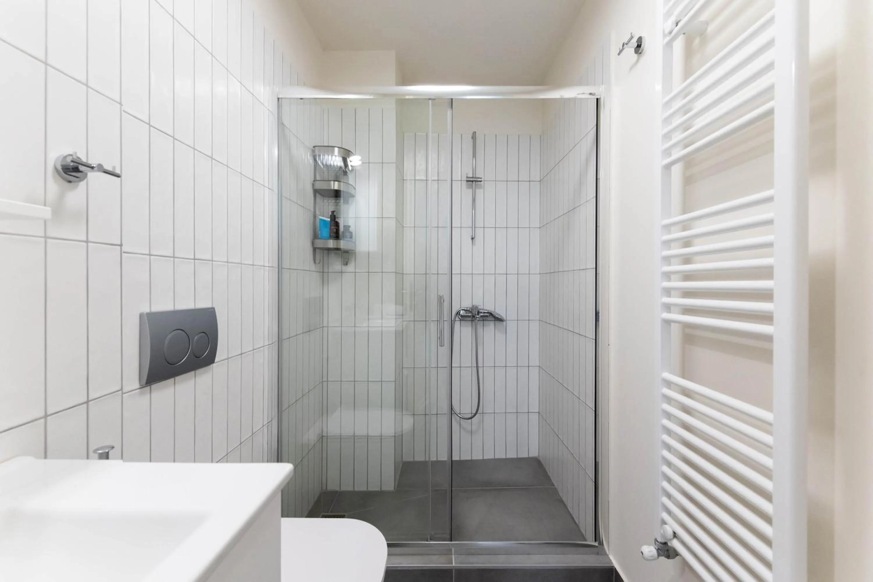 Shower in White Lotus by halu! Apartments