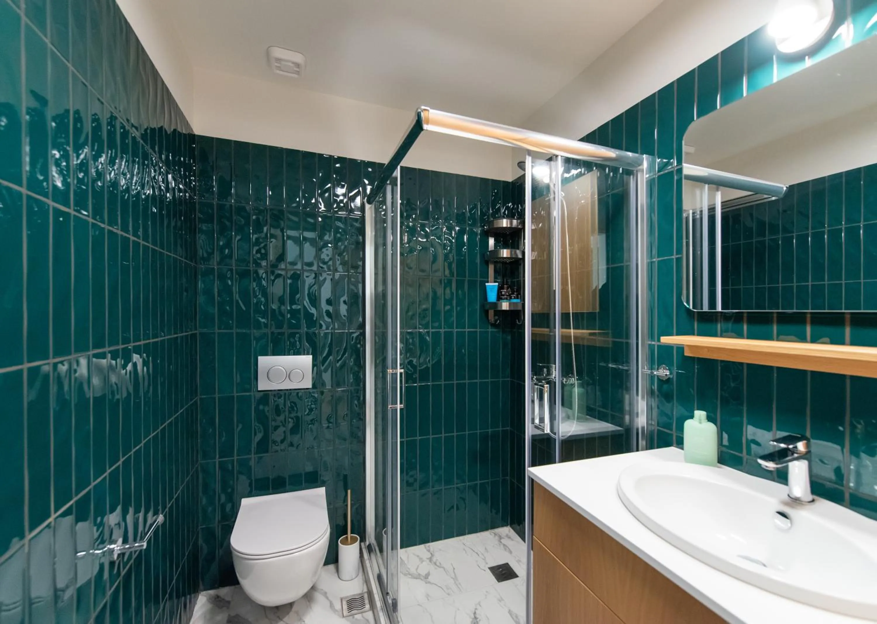 Shower in White Lotus by halu! Apartments