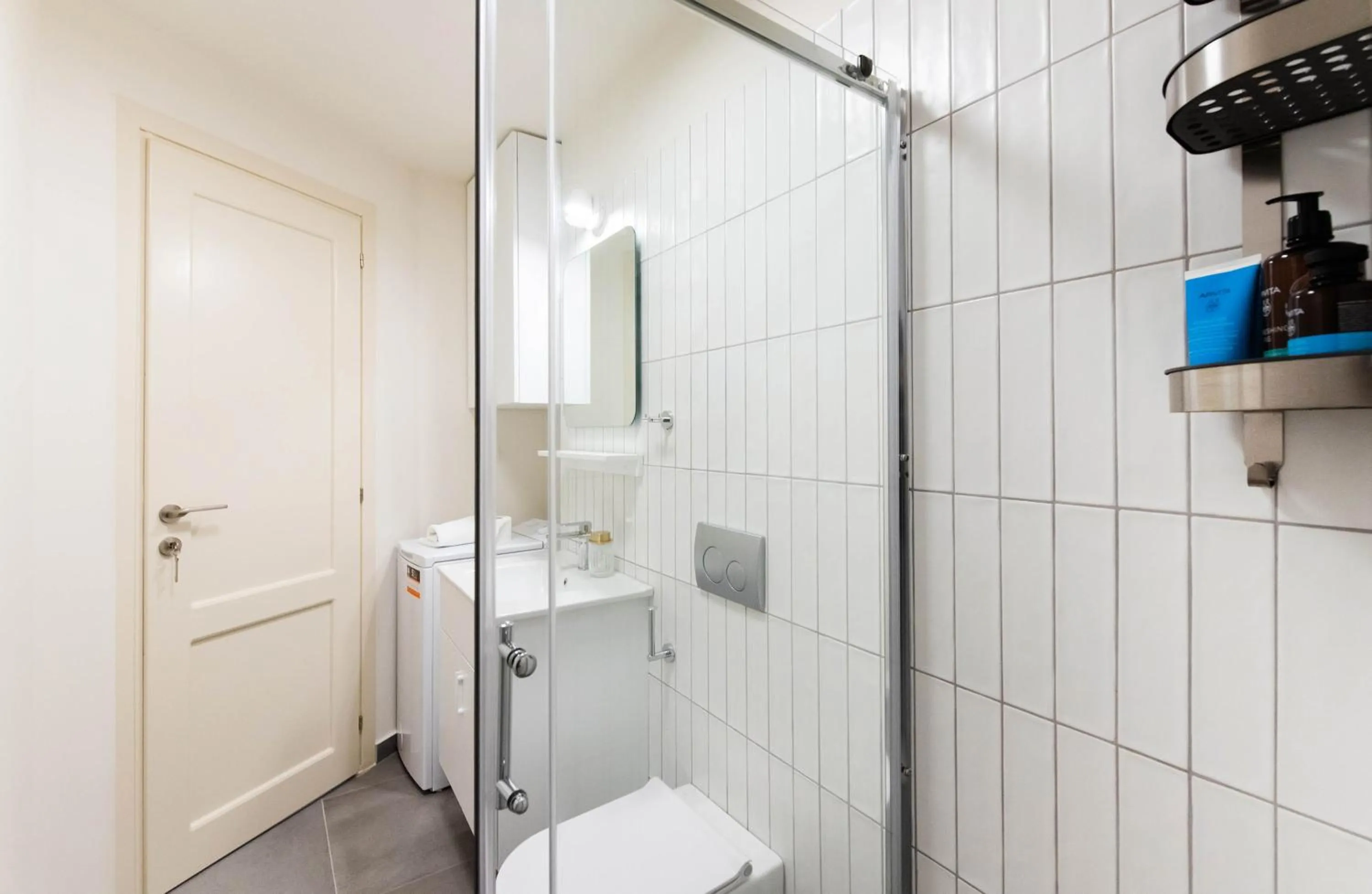 Shower in White Lotus by halu! Apartments