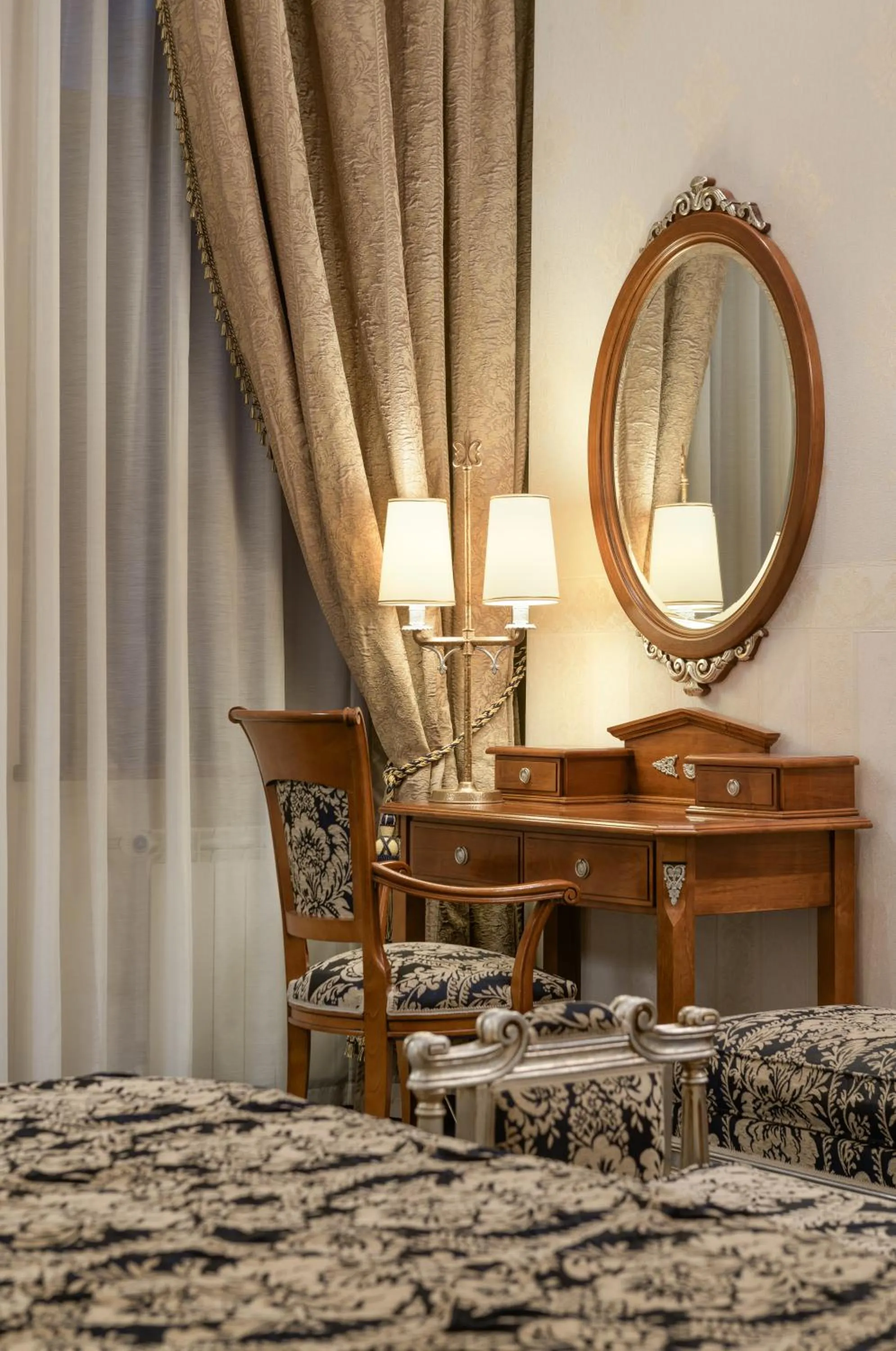 Photo of the whole room in Premier Palace Hotel Kyiv