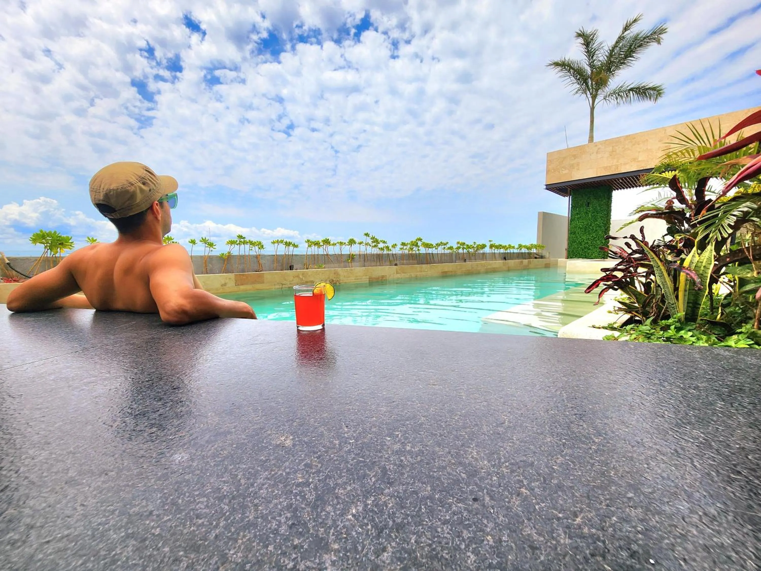 Swimming pool in Sofía Boutique Condos by Bunik