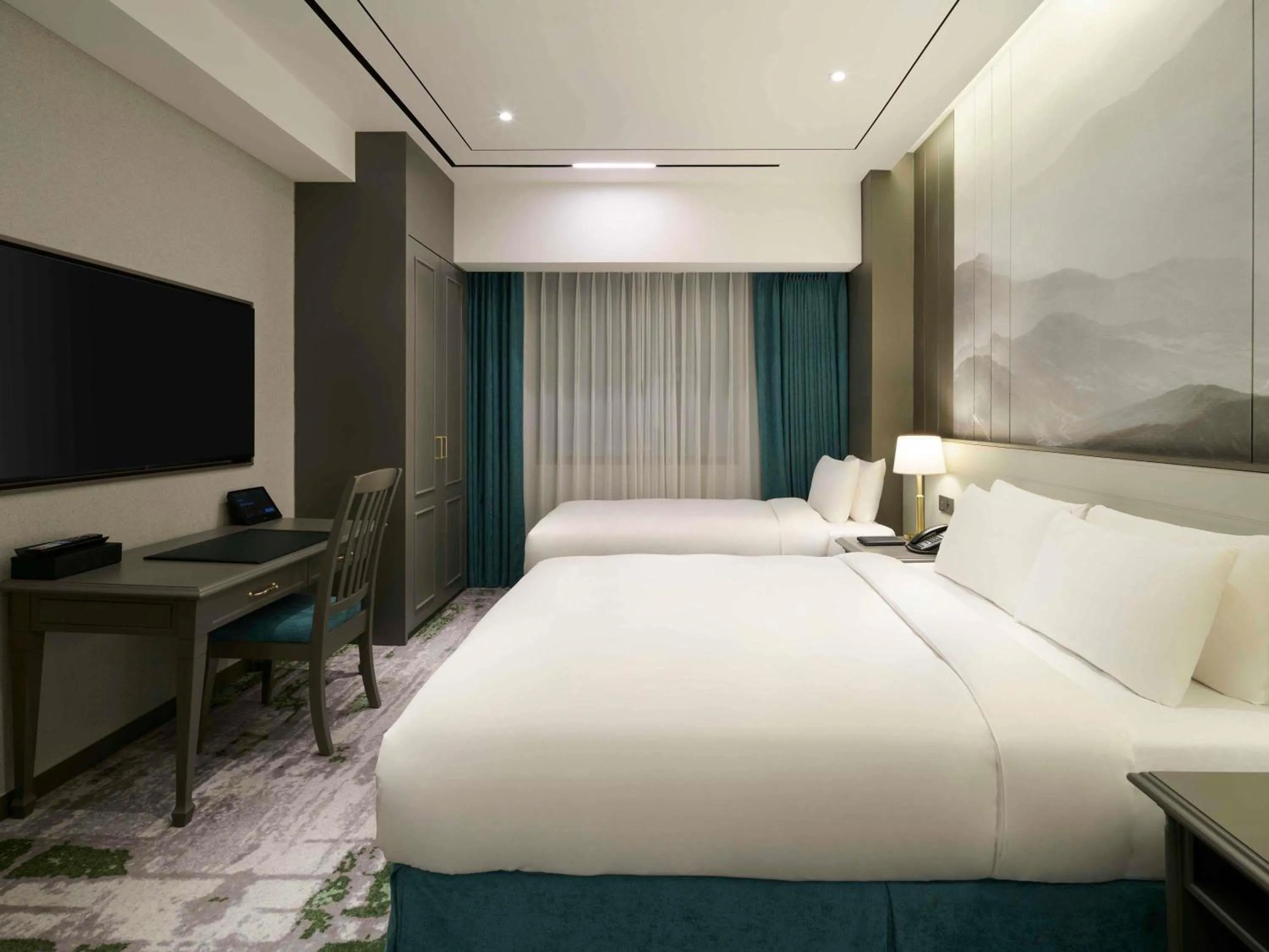 Bedroom, Bed in Grand Mercure Imperial Palace Seoul Gangnam