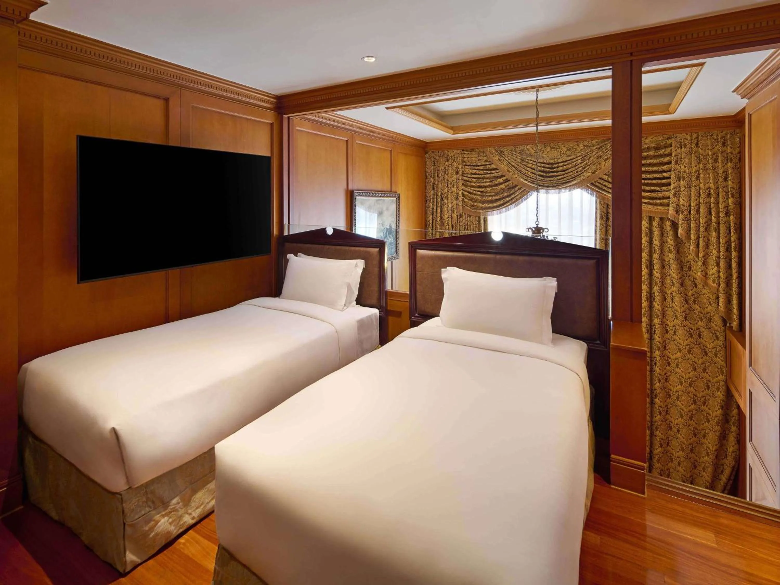 Bedroom, Bed in Grand Mercure Imperial Palace Seoul Gangnam