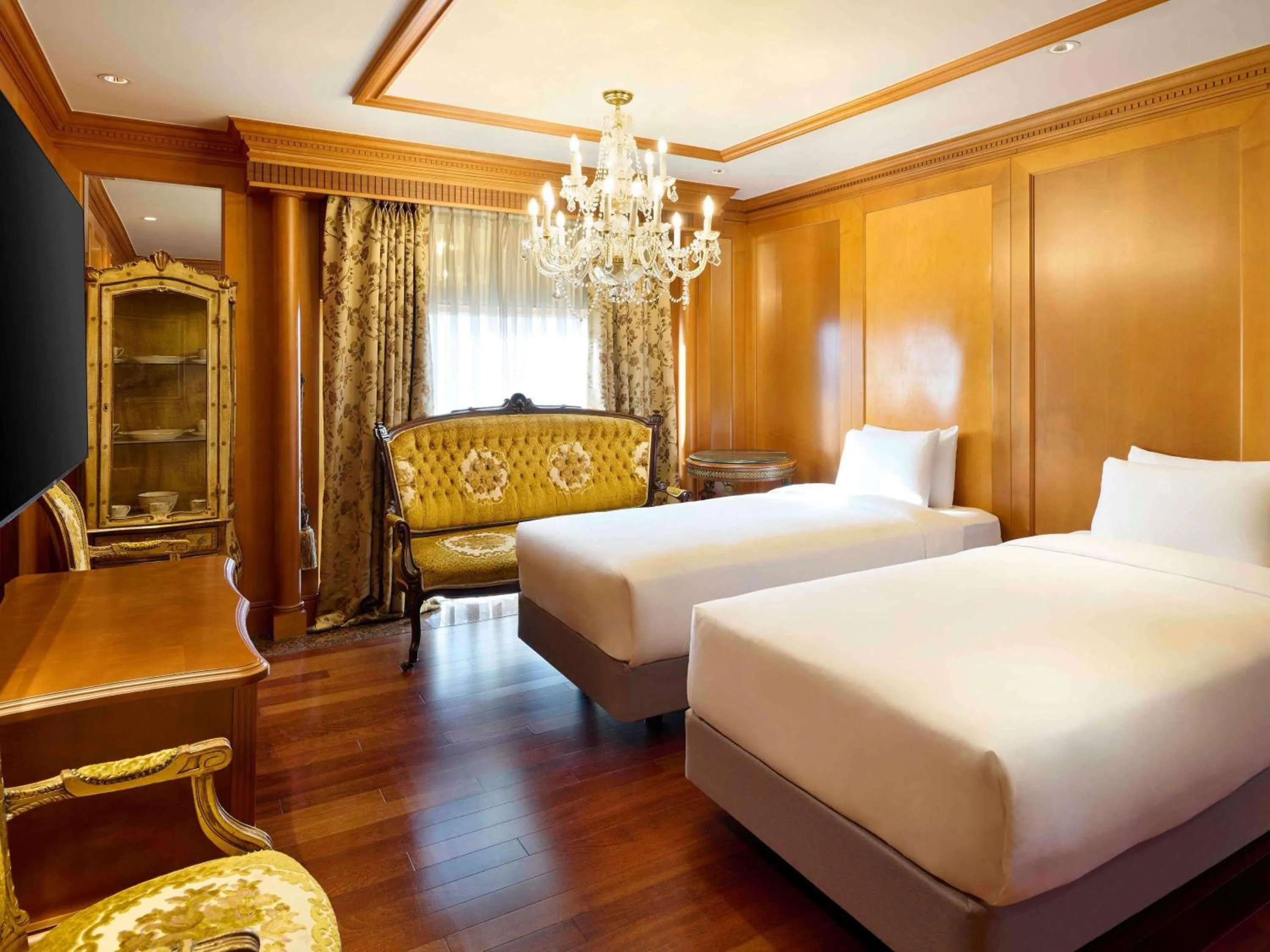 Bedroom, Bed in Grand Mercure Imperial Palace Seoul Gangnam