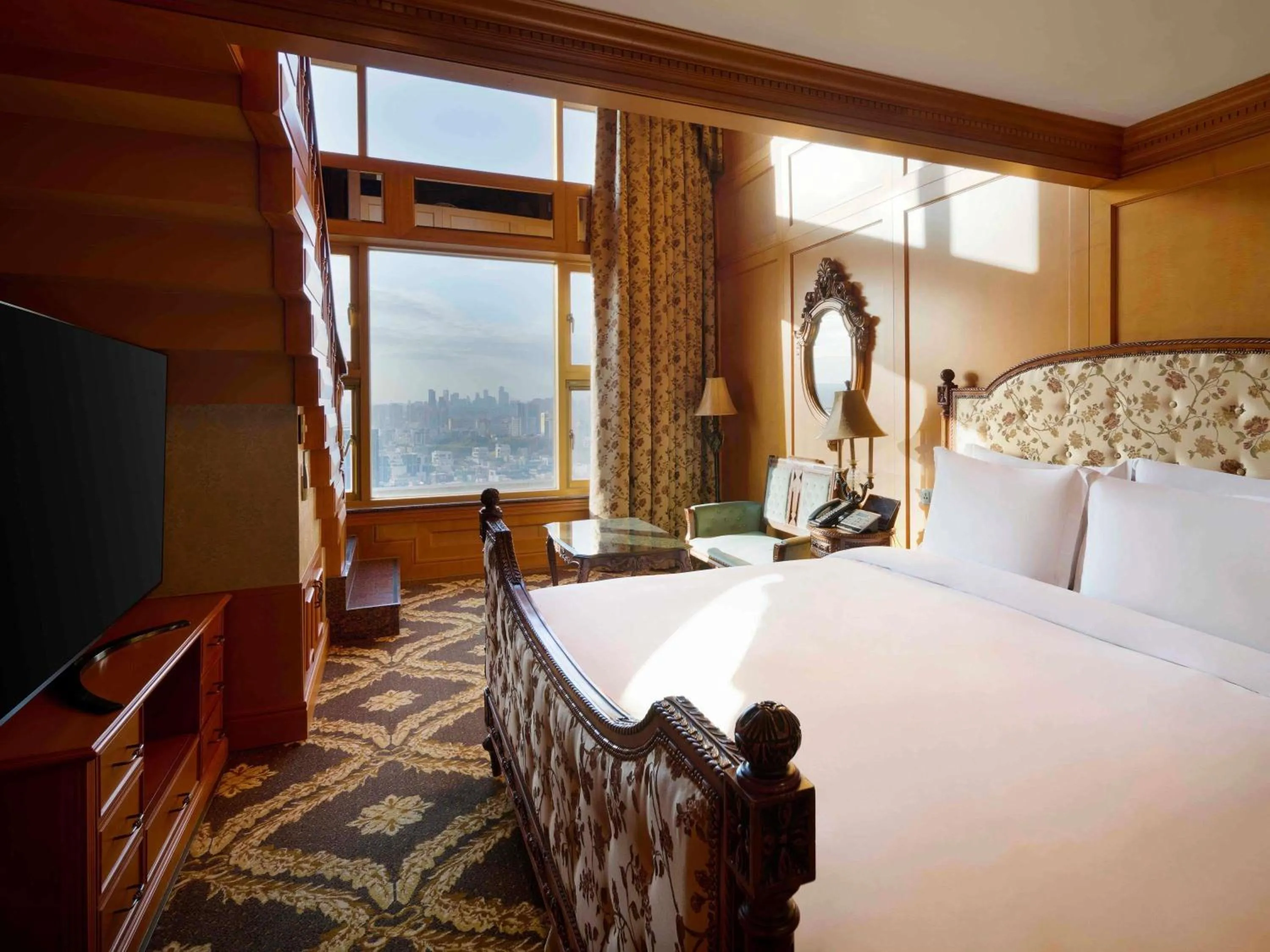 Bedroom, Bed in Grand Mercure Imperial Palace Seoul Gangnam