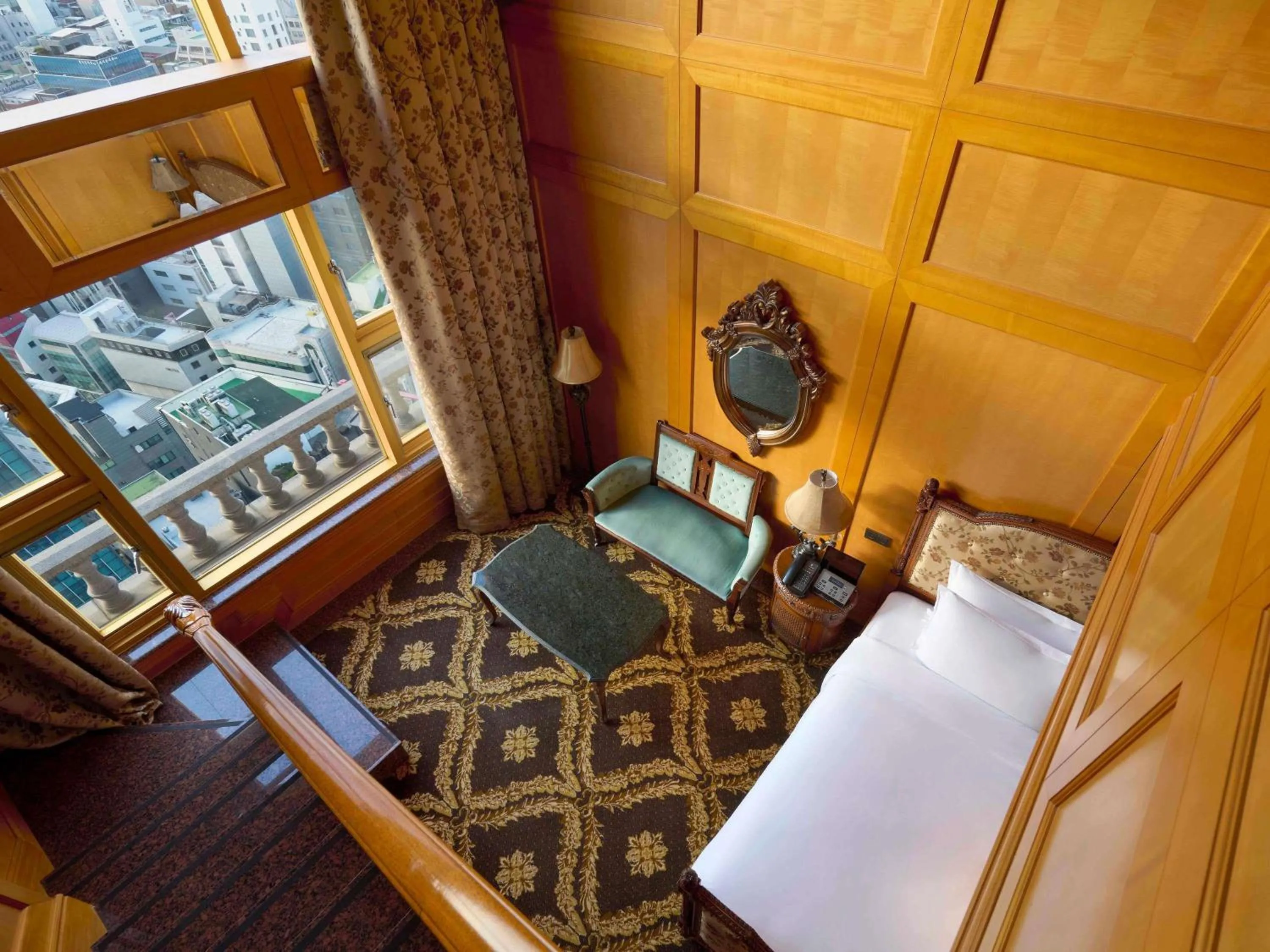 Bedroom, Bed in Grand Mercure Imperial Palace Seoul Gangnam