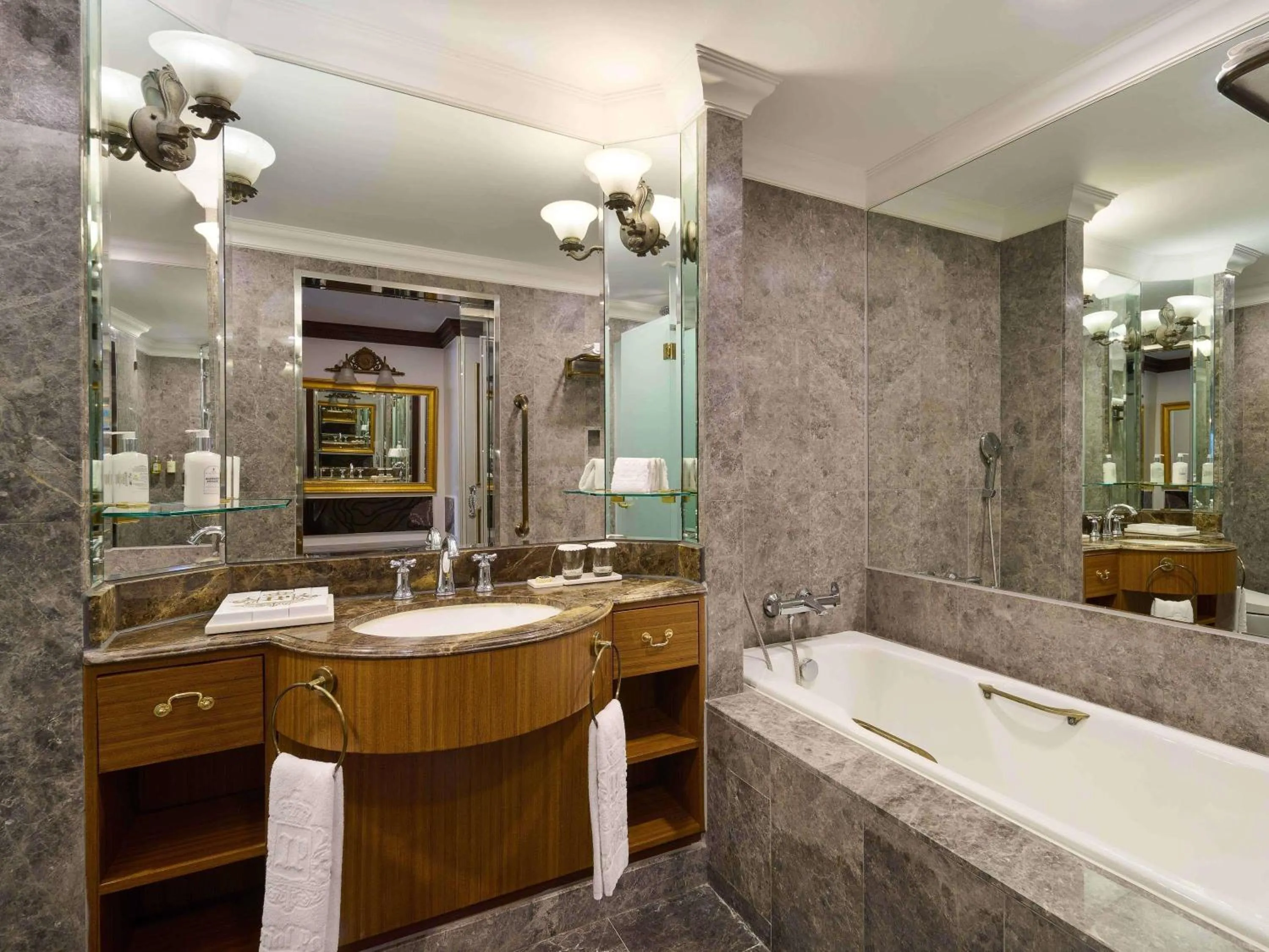 Bedroom in Grand Mercure Imperial Palace Seoul Gangnam