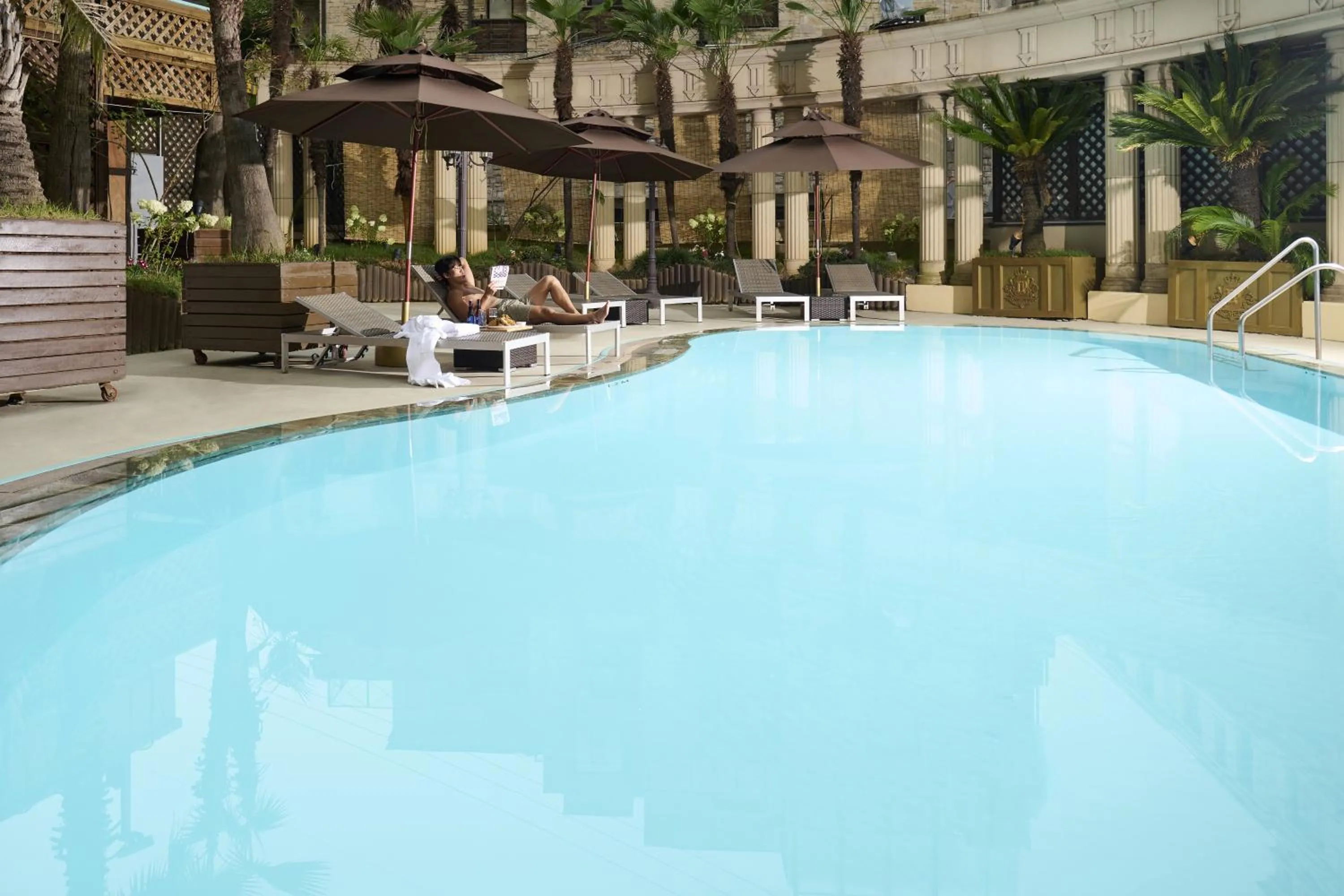 Swimming pool in Grand Mercure Imperial Palace Seoul Gangnam