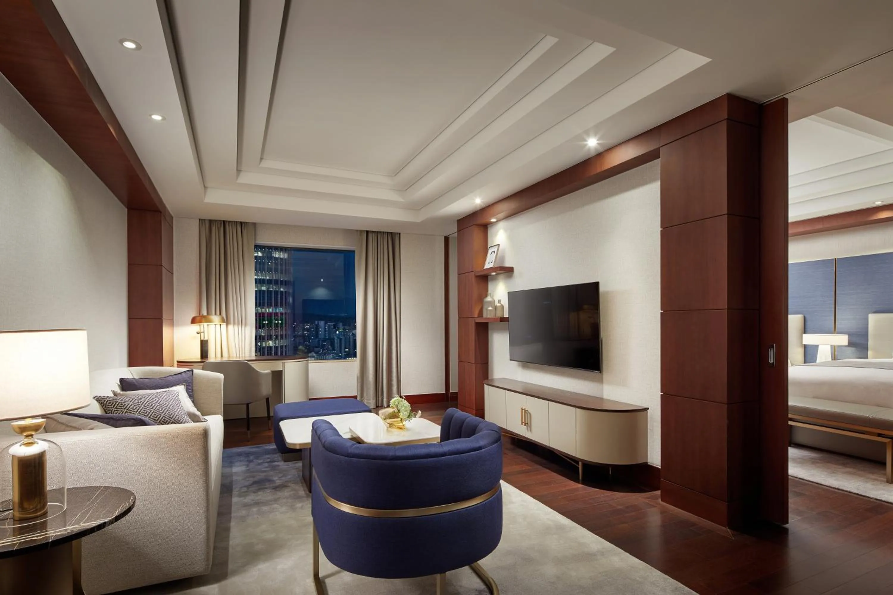 Living room, Bed in Lotte Hotel World