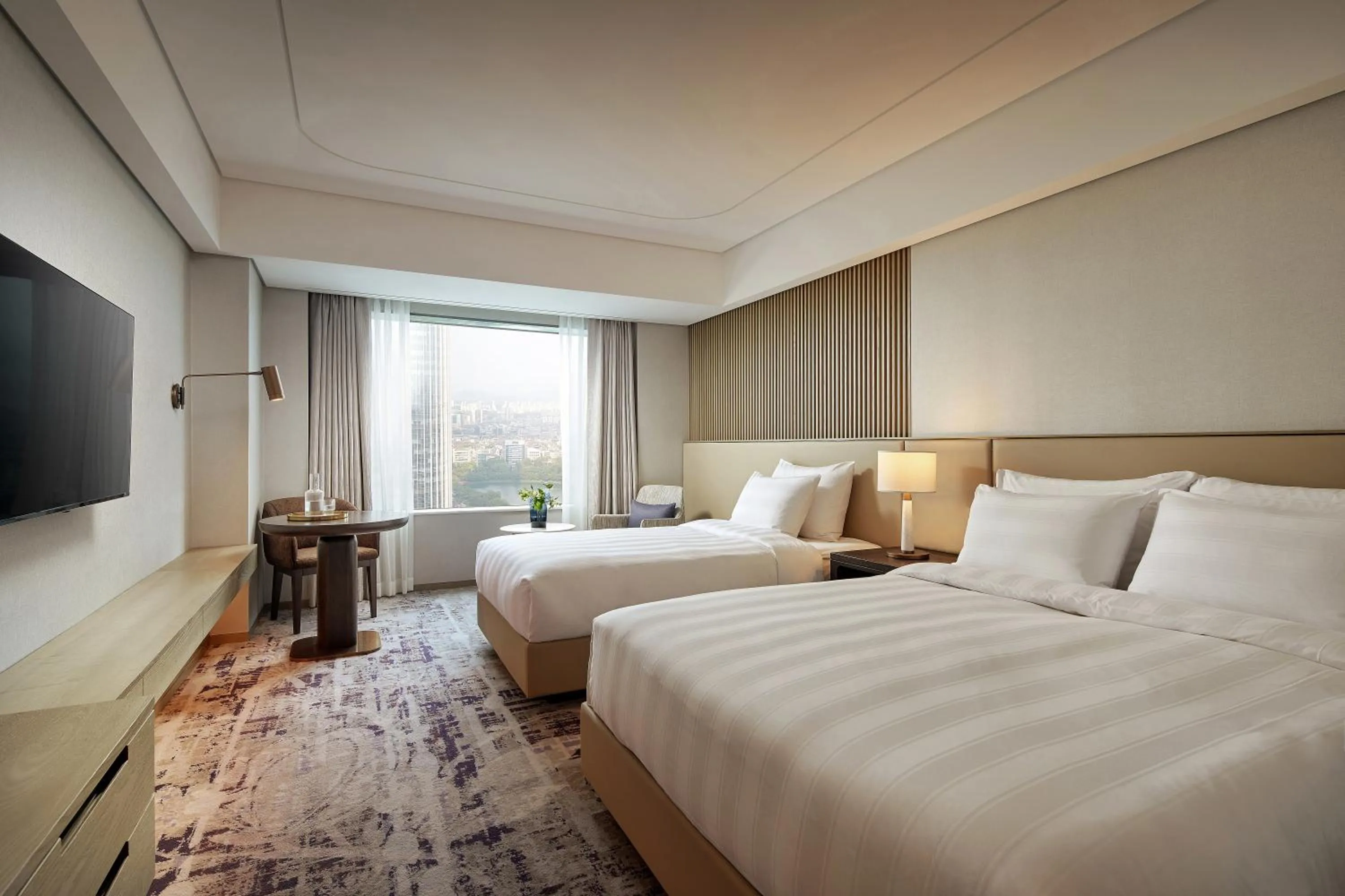 Bedroom, Bed in Lotte Hotel World