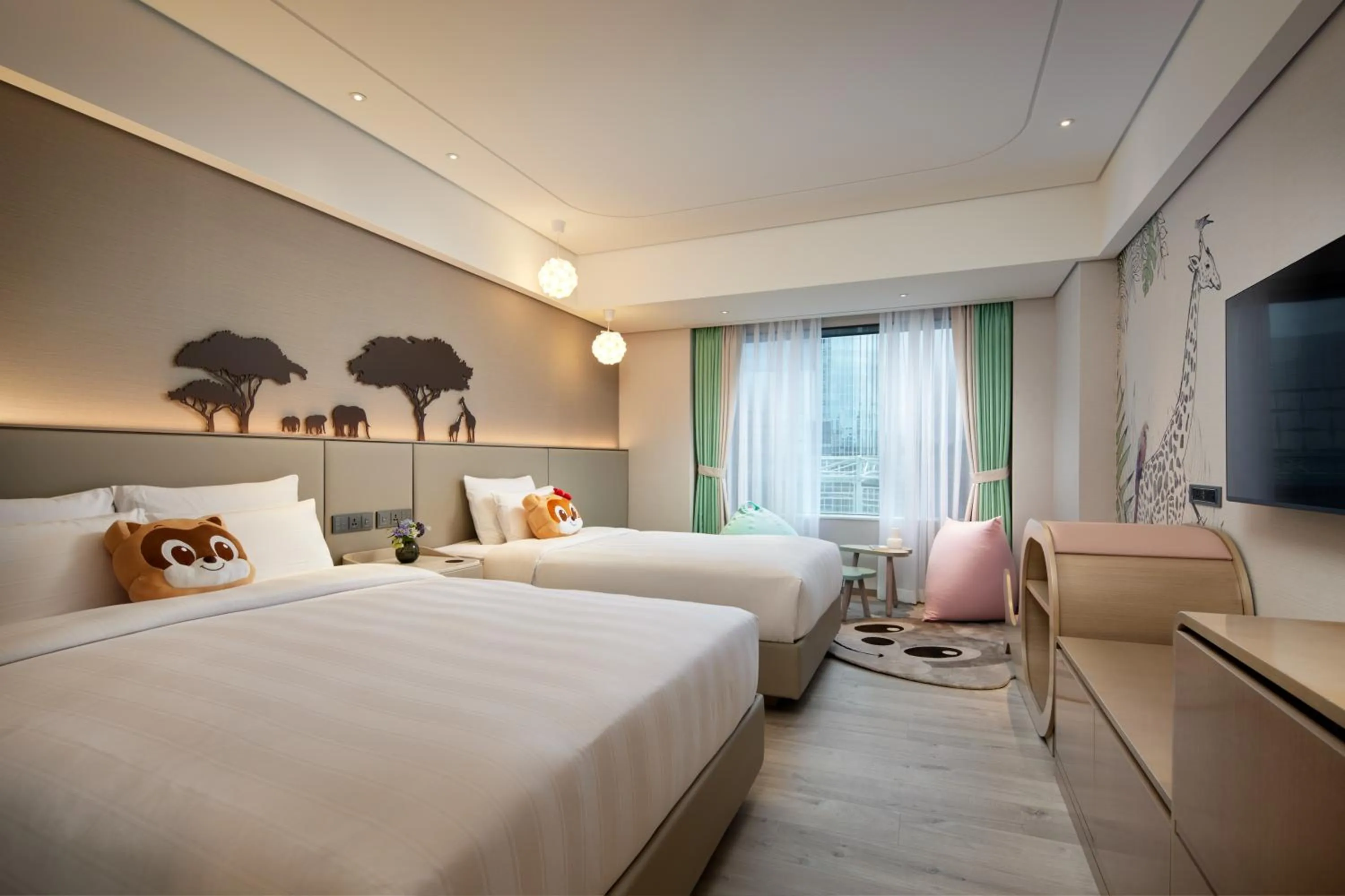 Photo of the whole room, Bed in Lotte Hotel World