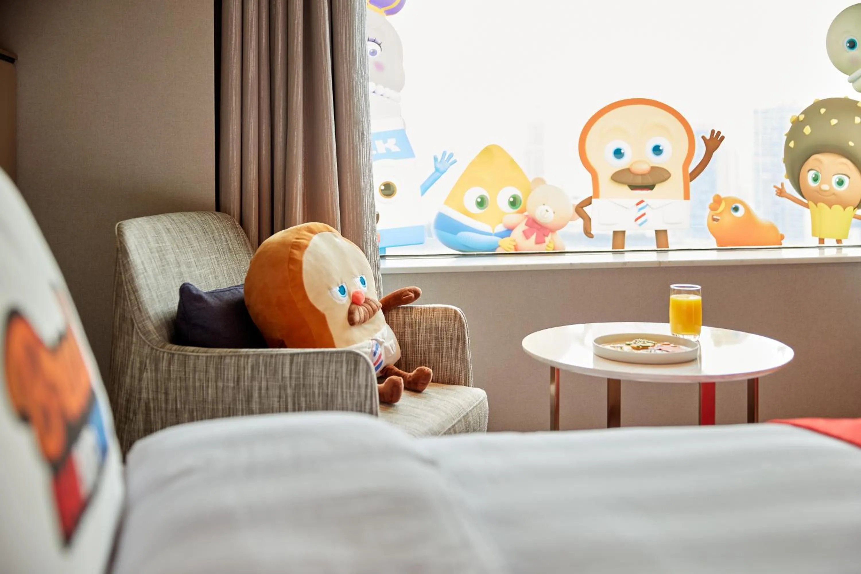 Photo of the whole room, Bed in Lotte Hotel World