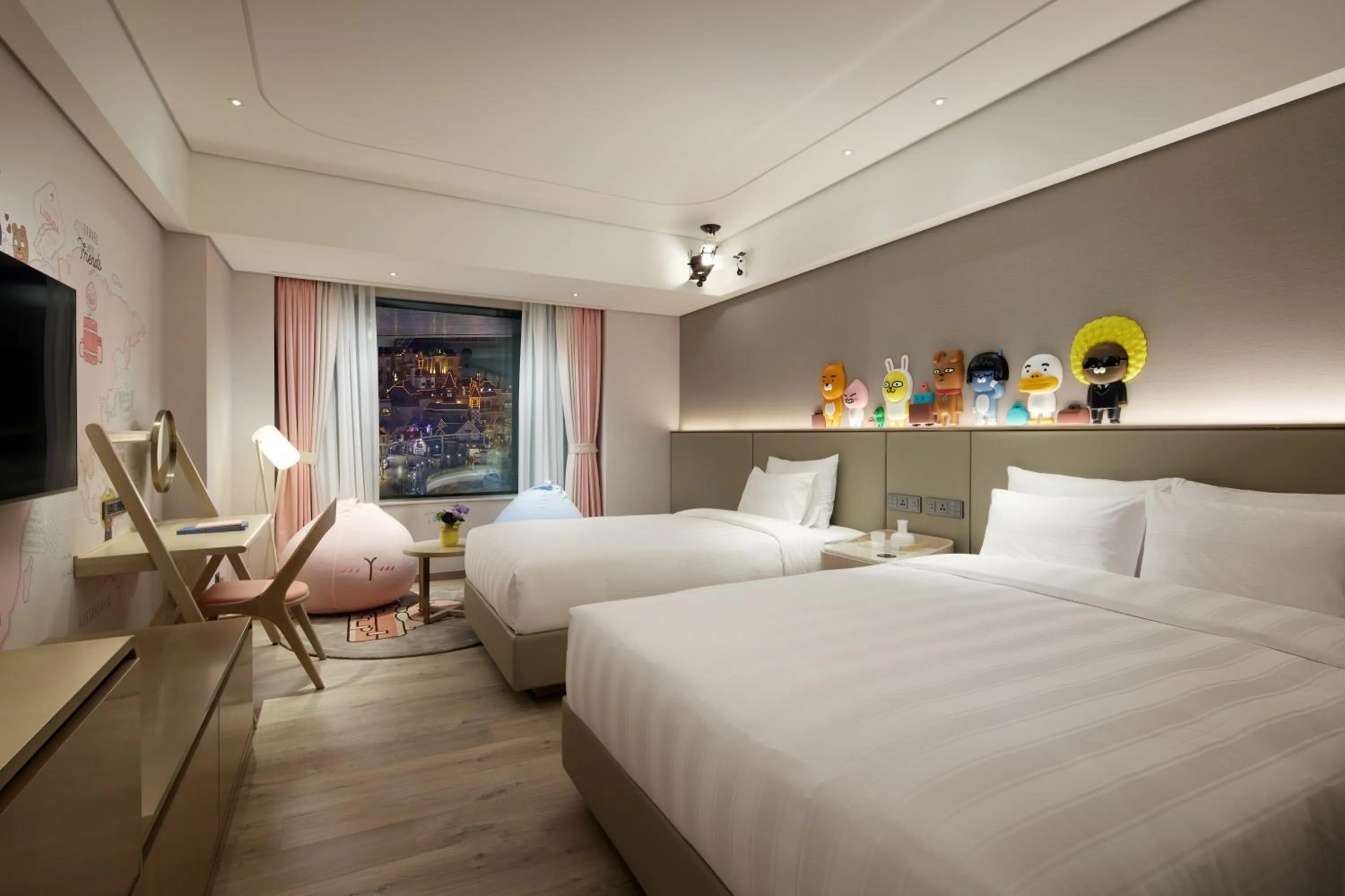 View (from property/room), Bed in Lotte Hotel World