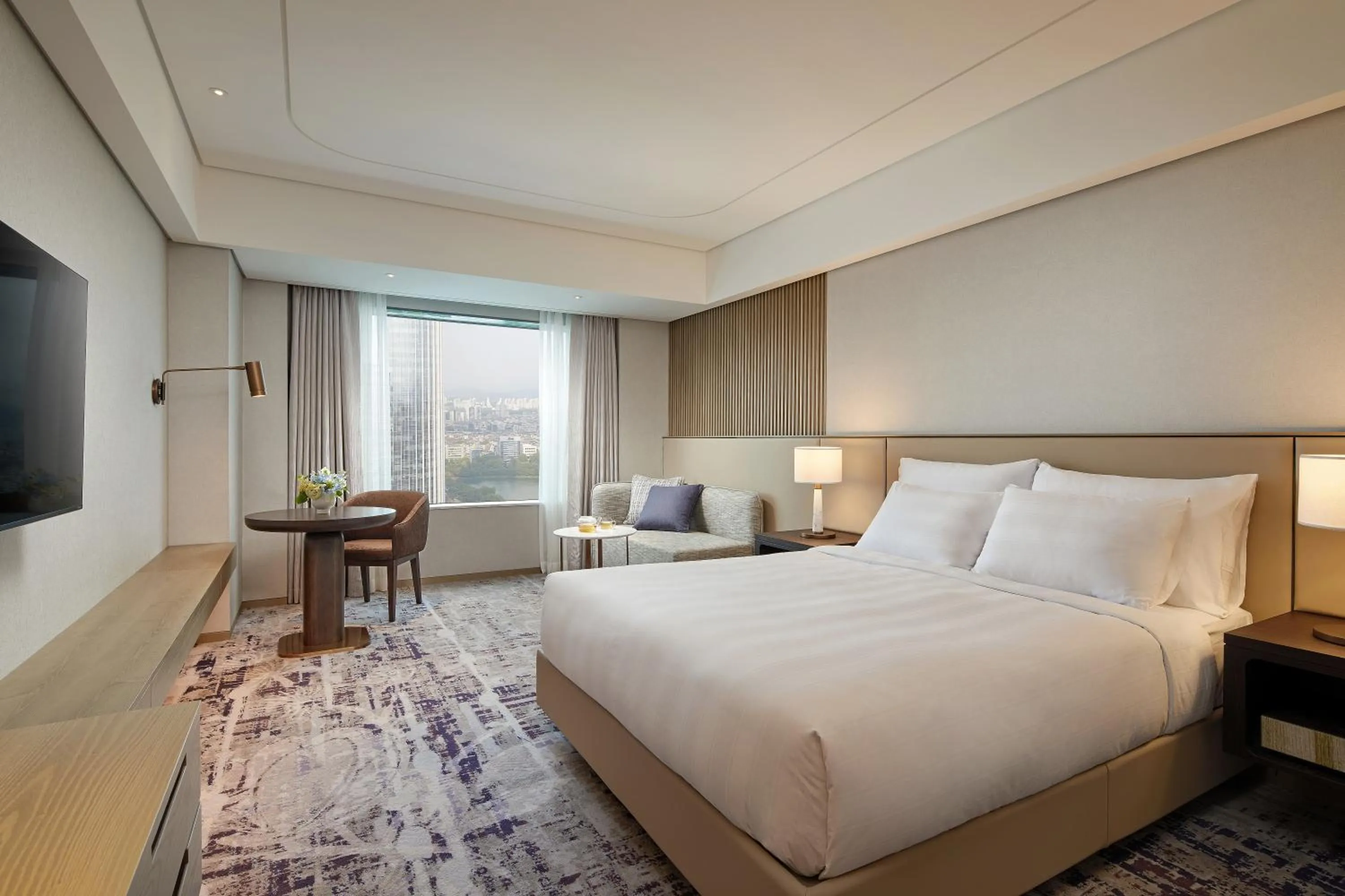 Bed in Lotte Hotel World