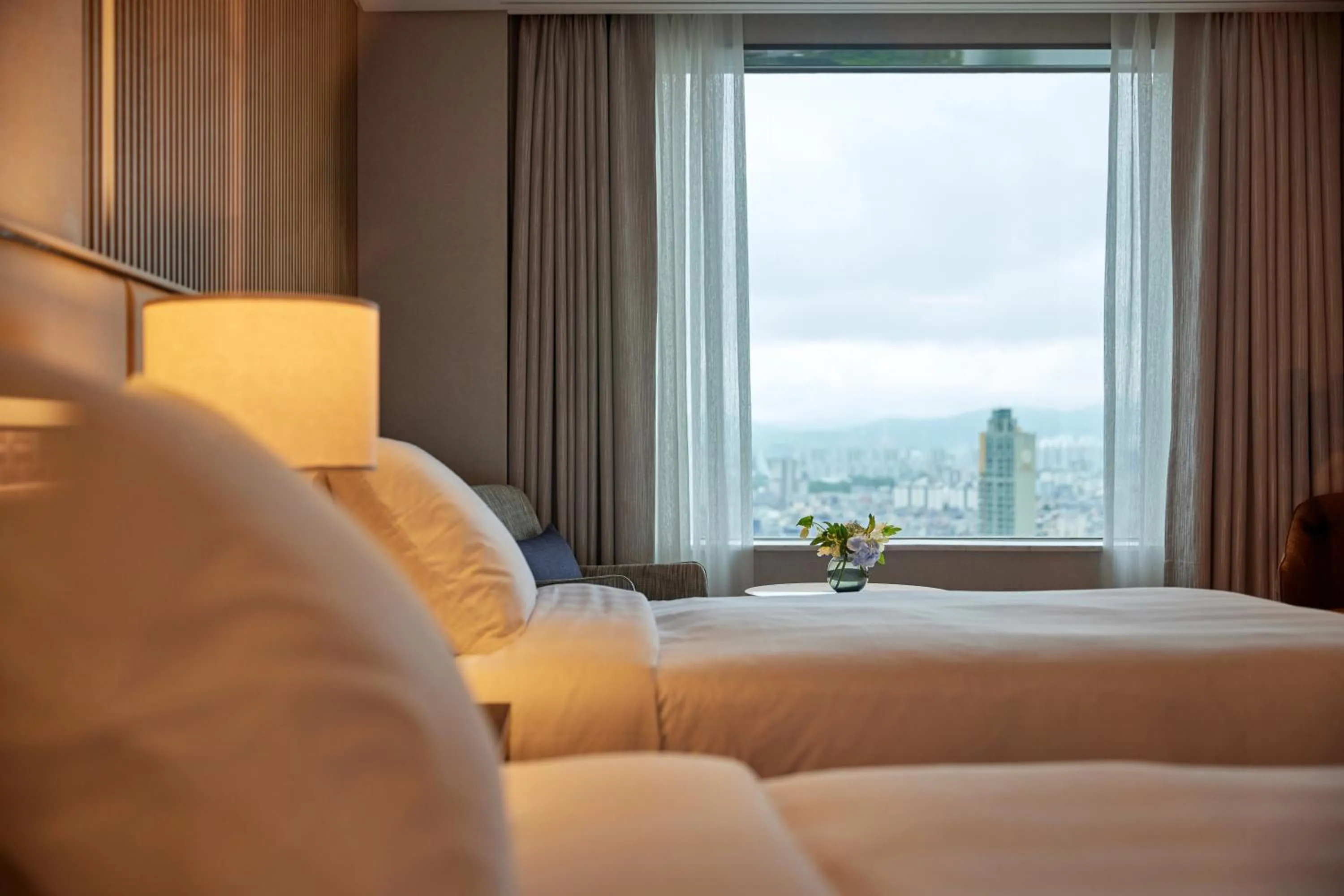 Bed in Lotte Hotel World