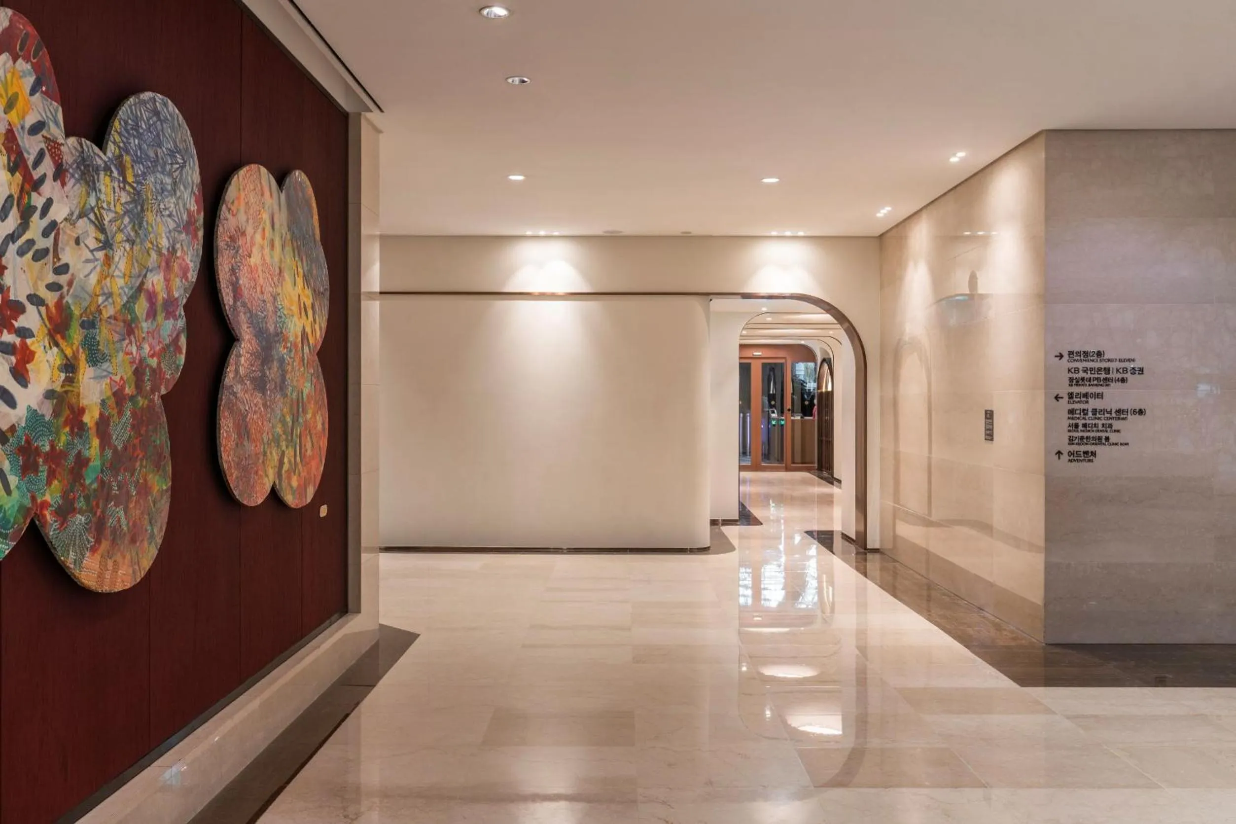 Area and facilities in Lotte Hotel World