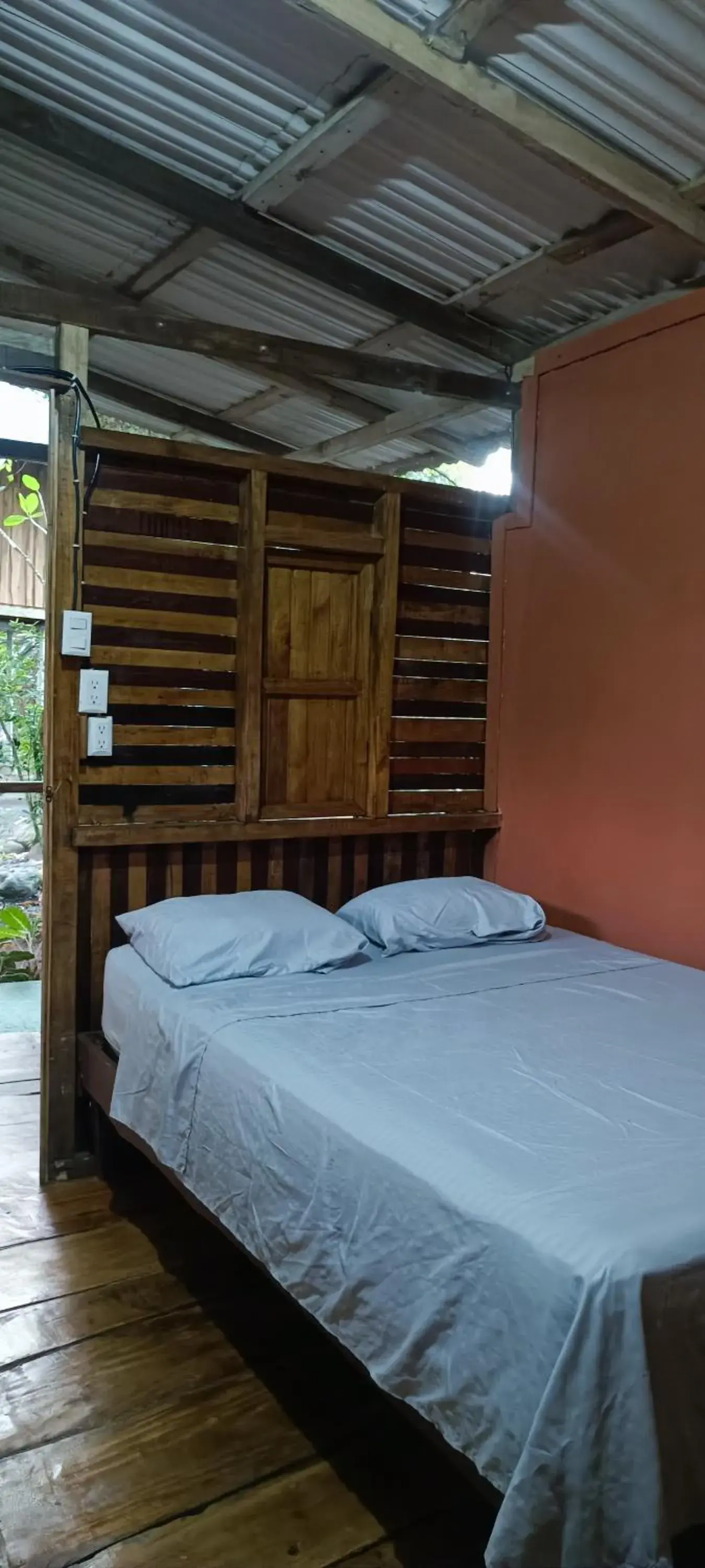 Basic Triple Room with Shared Bathroom - single occupancy in Flutterby House Hostel Basic Triple Room with Shared Bathroom - single occupancy in Flutterby House Hostel