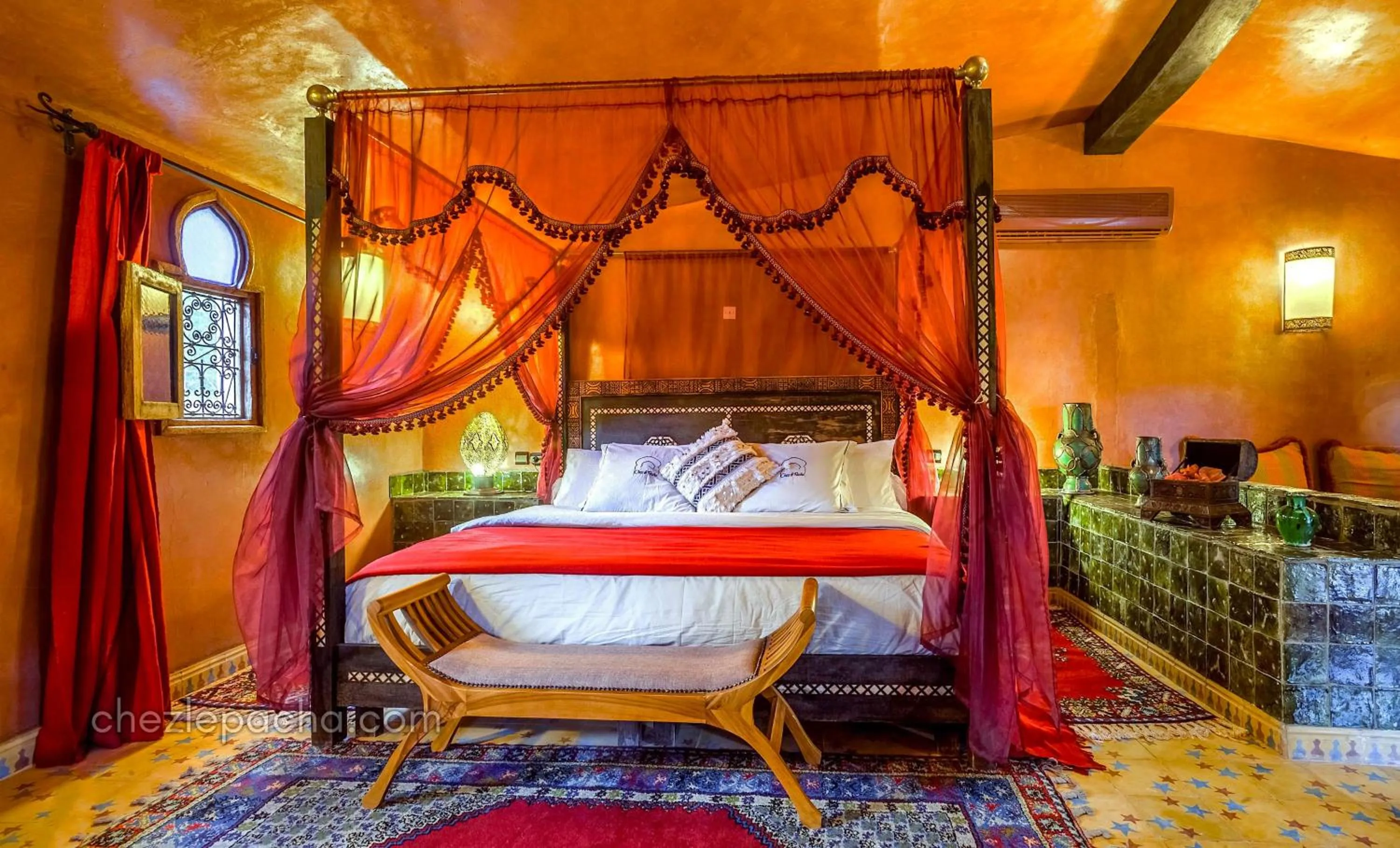 Decorative detail, Bed in Chez Le Pacha - Authentic Sahara Hotel Mhamid