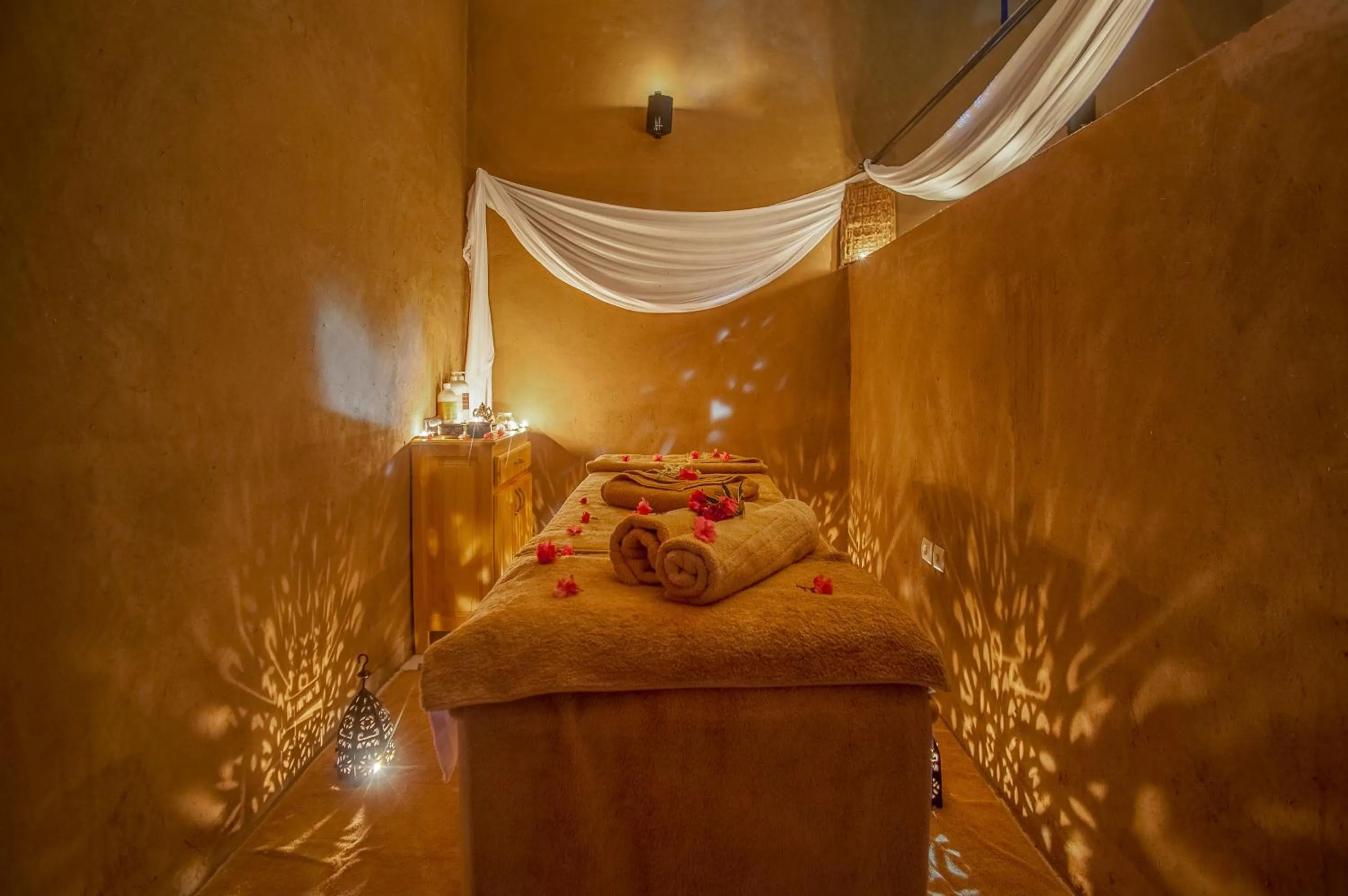 Massage, Bed in Chez Le Pacha - Authentic Sahara Hotel Mhamid