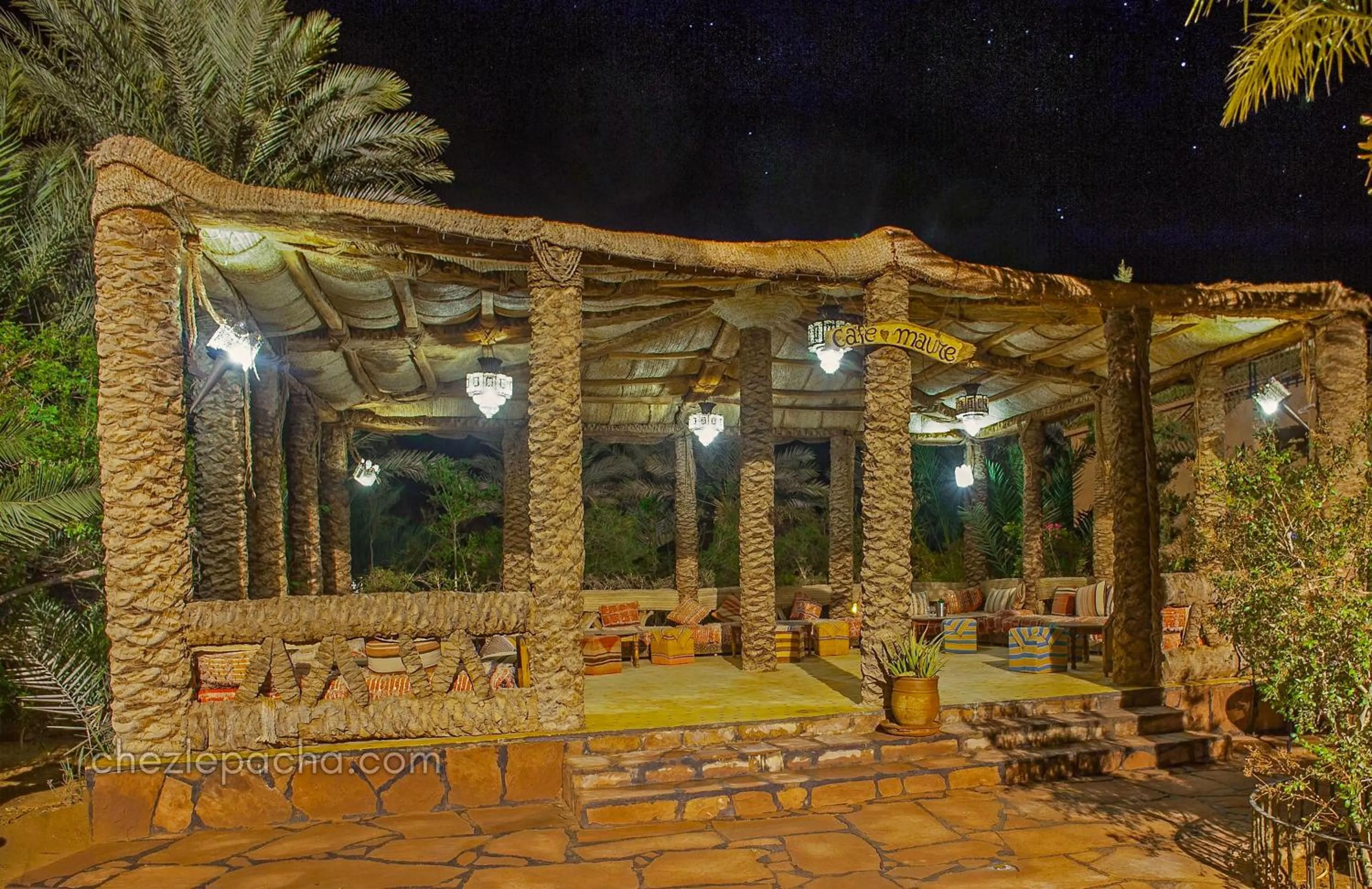 Lounge or bar in Chez Le Pacha - Authentic Sahara Hotel Mhamid