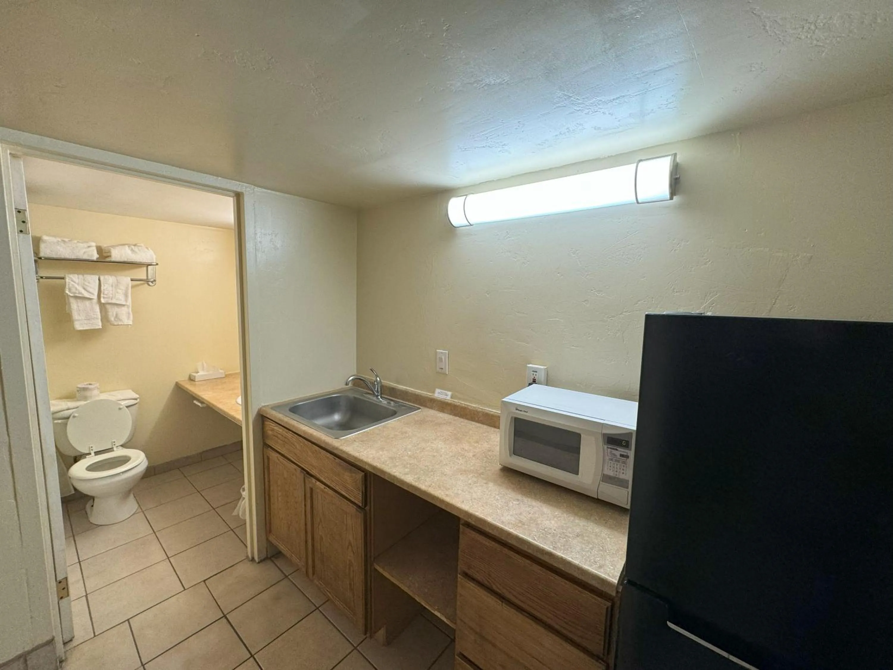 Kitchen or kitchenette in Big Chile Inn & Suites