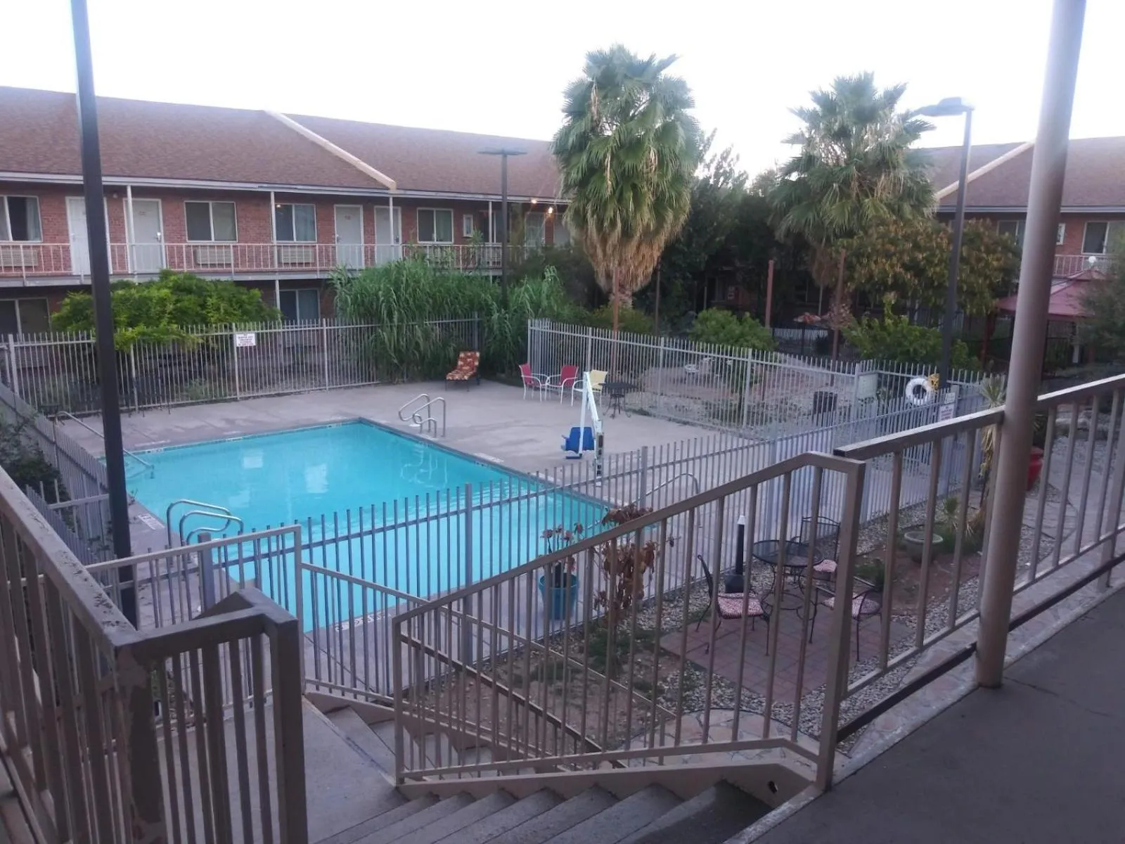 Swimming pool in Big Chile Inn & Suites