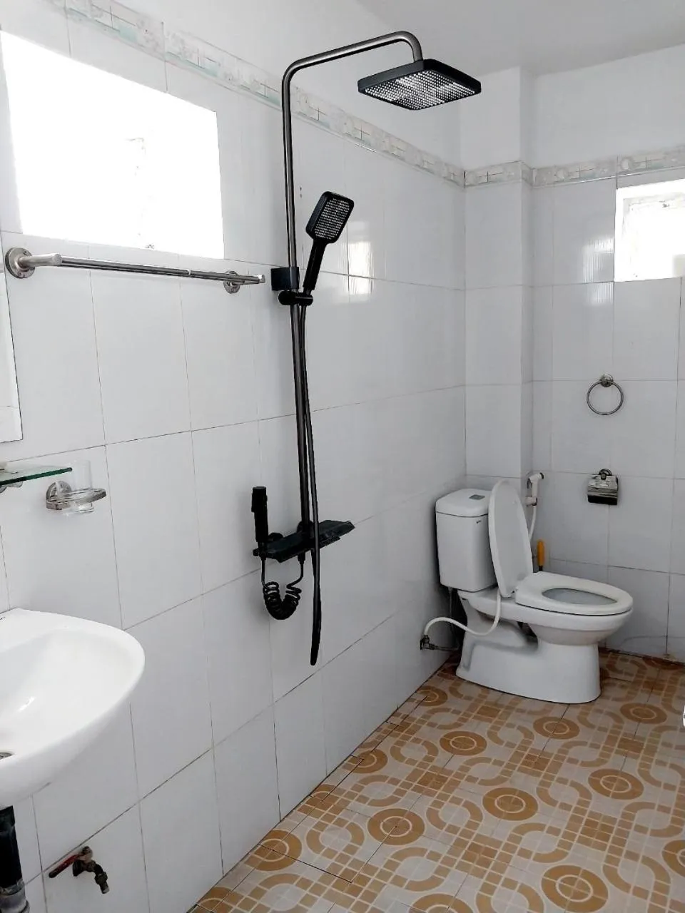 Shower in Nha Xanh Homestay