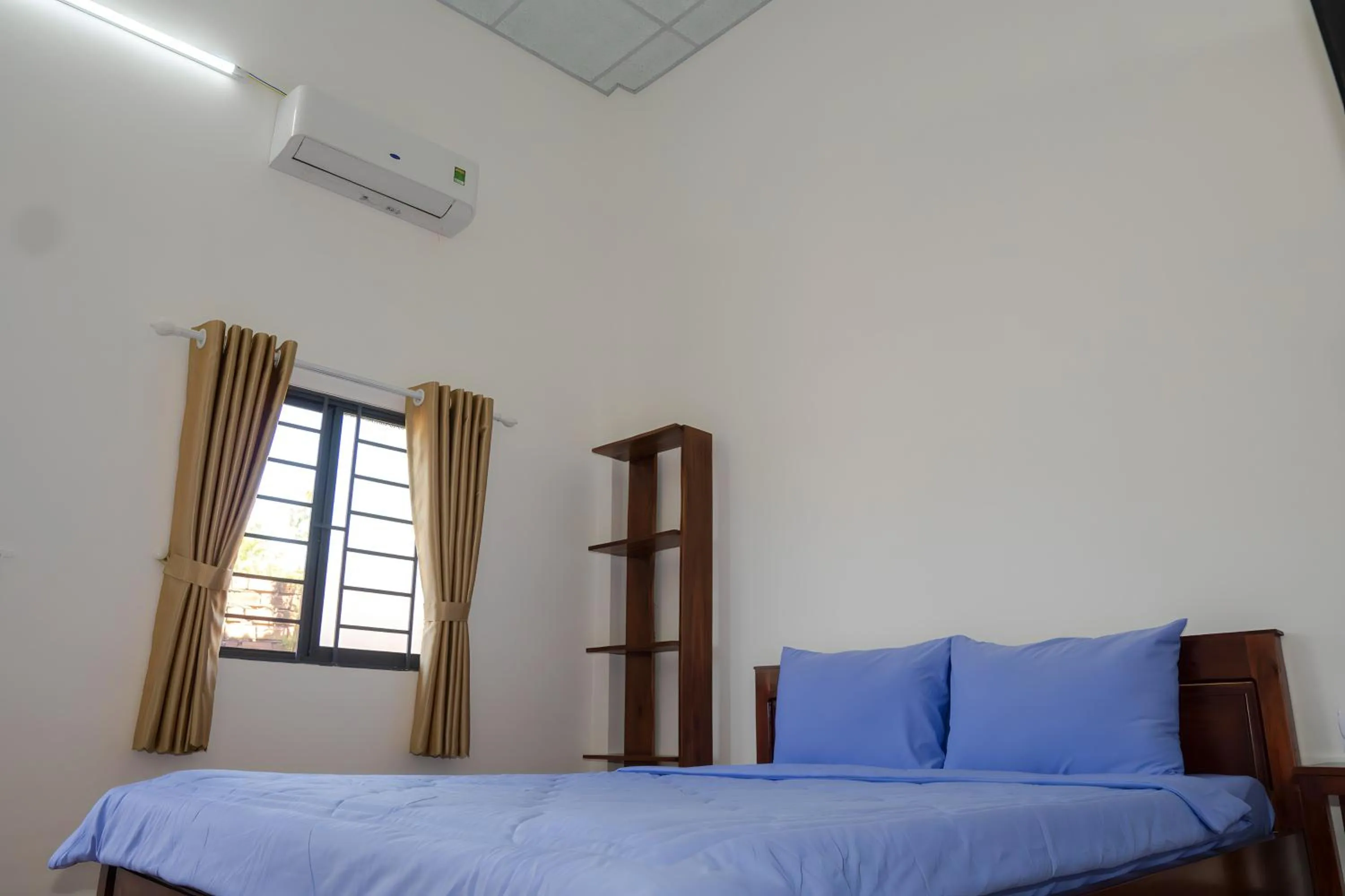 air conditioner, Bed in Nhà Nghỉ Vườn Oải Hương LAVENDER GARDEN GUEST HOUSE