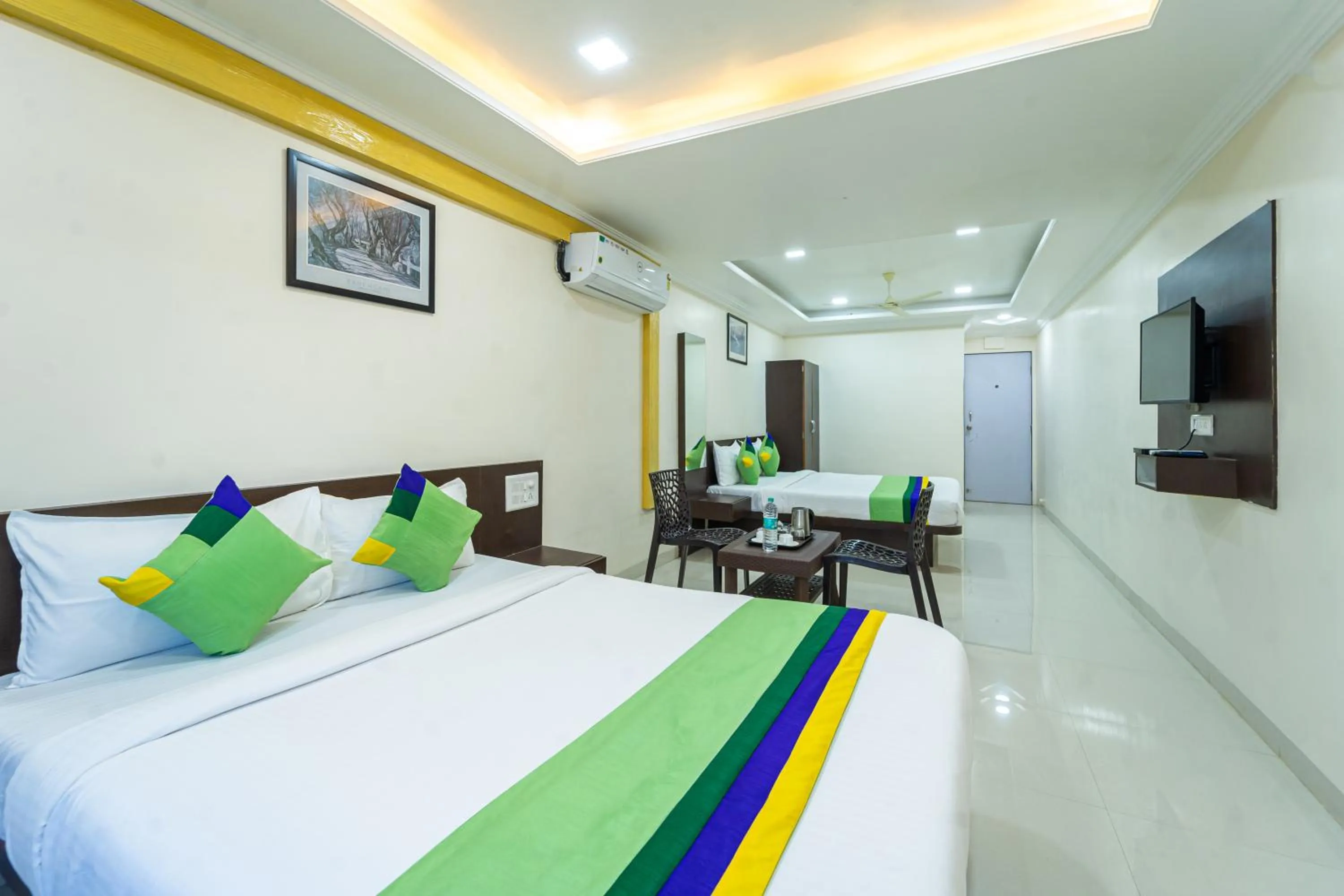 Bedroom, Bed in Treebo Kaizen, 3 Kms From Paragliding