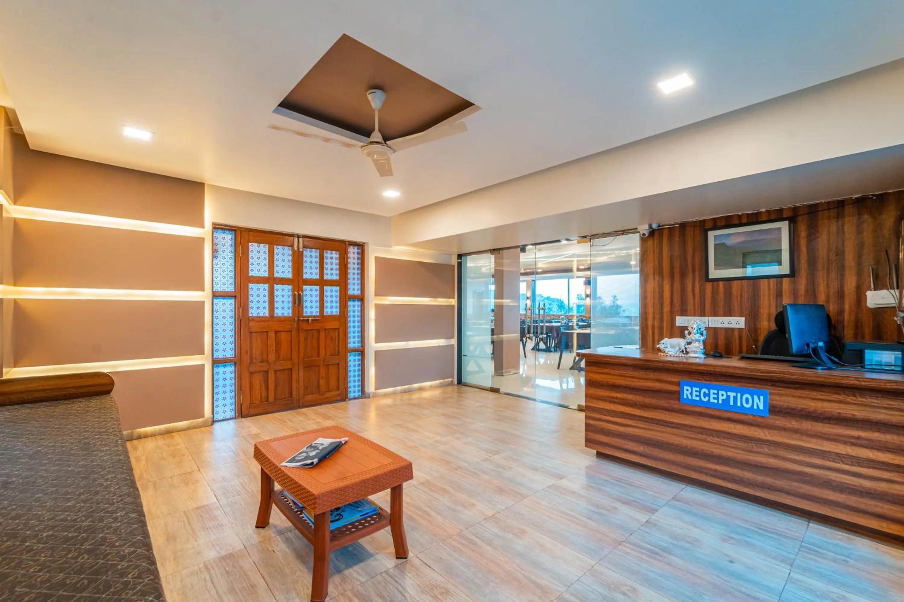 Lobby or reception in Treebo Kaizen, 3 Kms From Paragliding