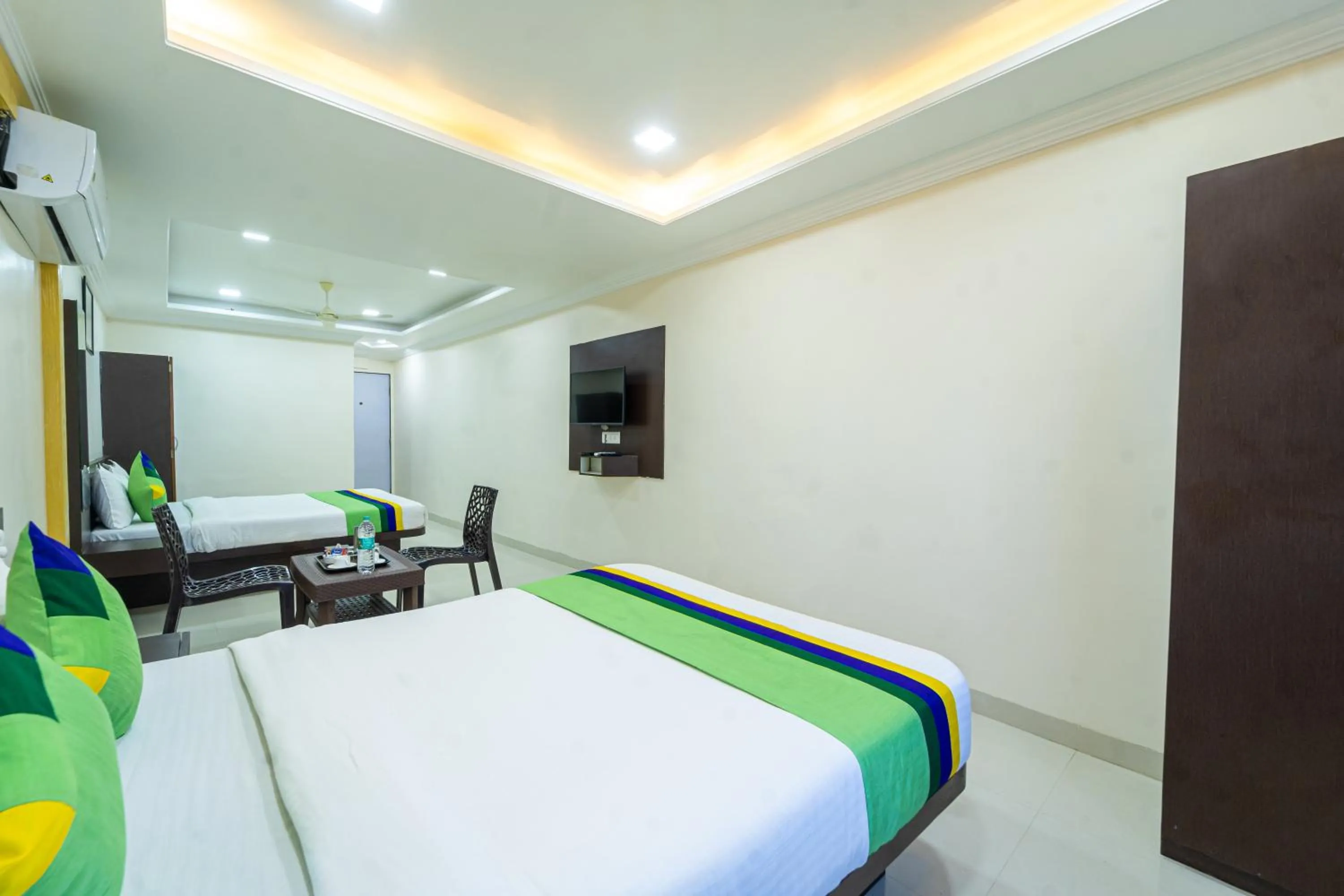 Bedroom, Bed in Treebo Kaizen, 3 Kms From Paragliding