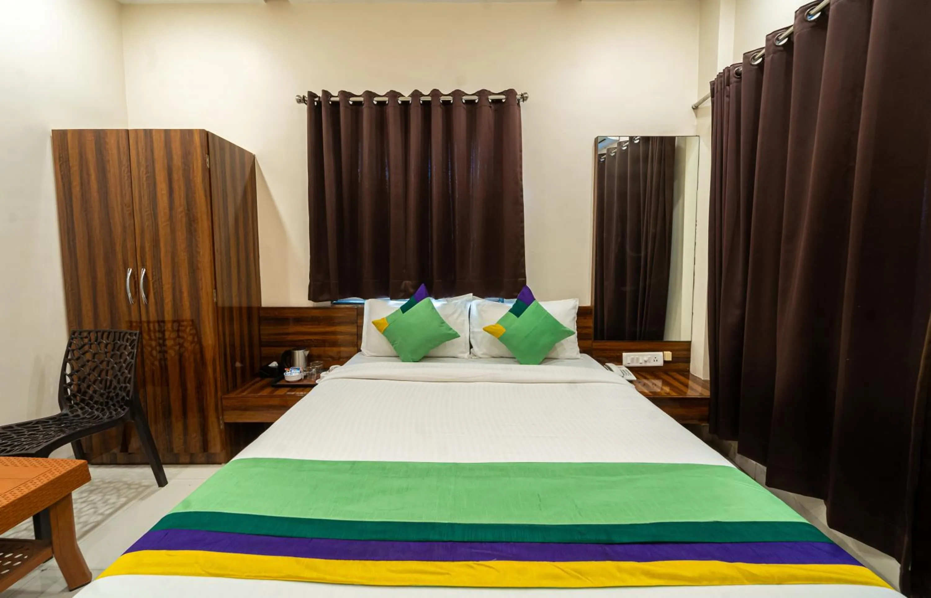 Bedroom, Bed in Treebo Kaizen, 3 Kms From Paragliding