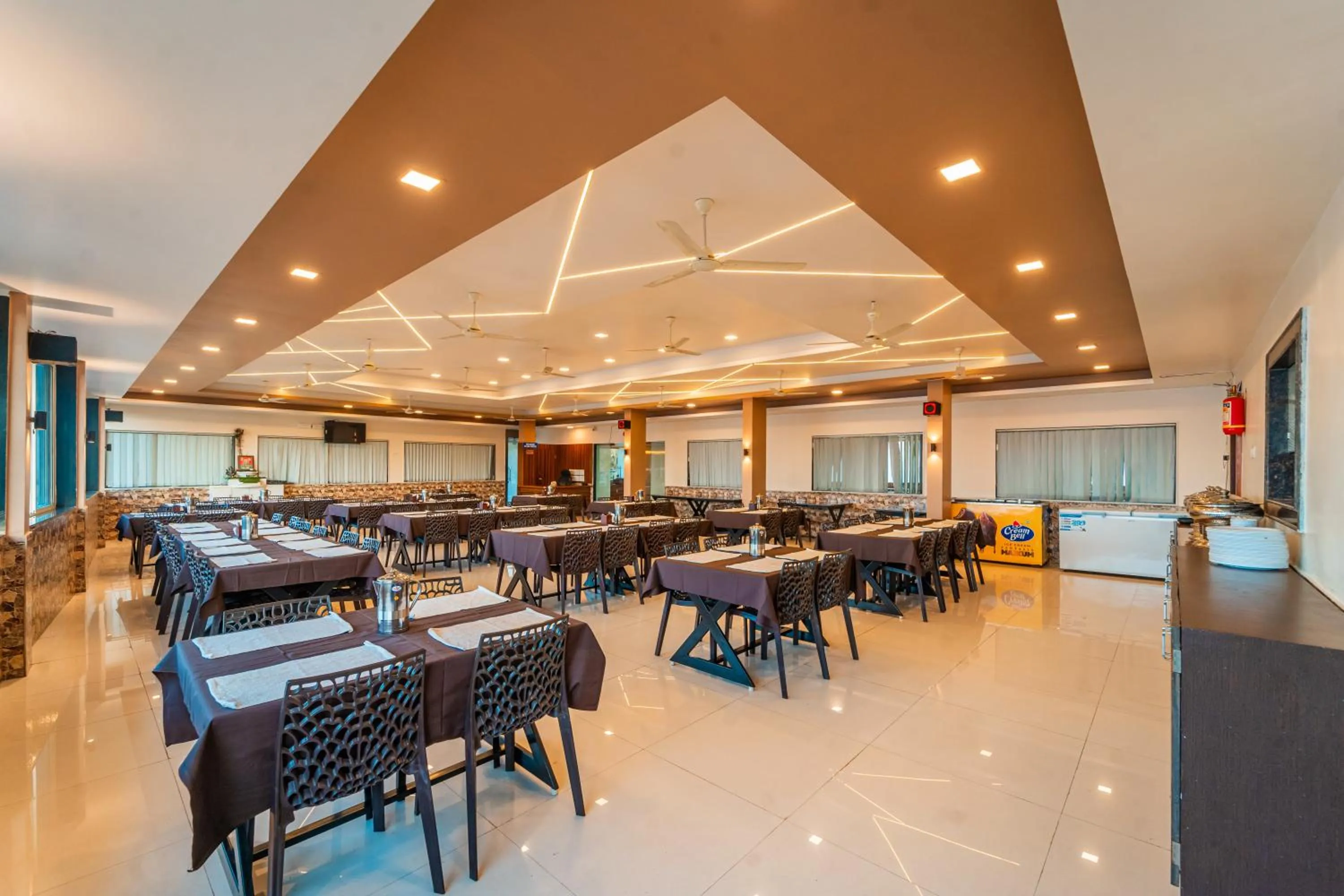 Restaurant/places to eat in Treebo Kaizen, 3 Kms From Paragliding