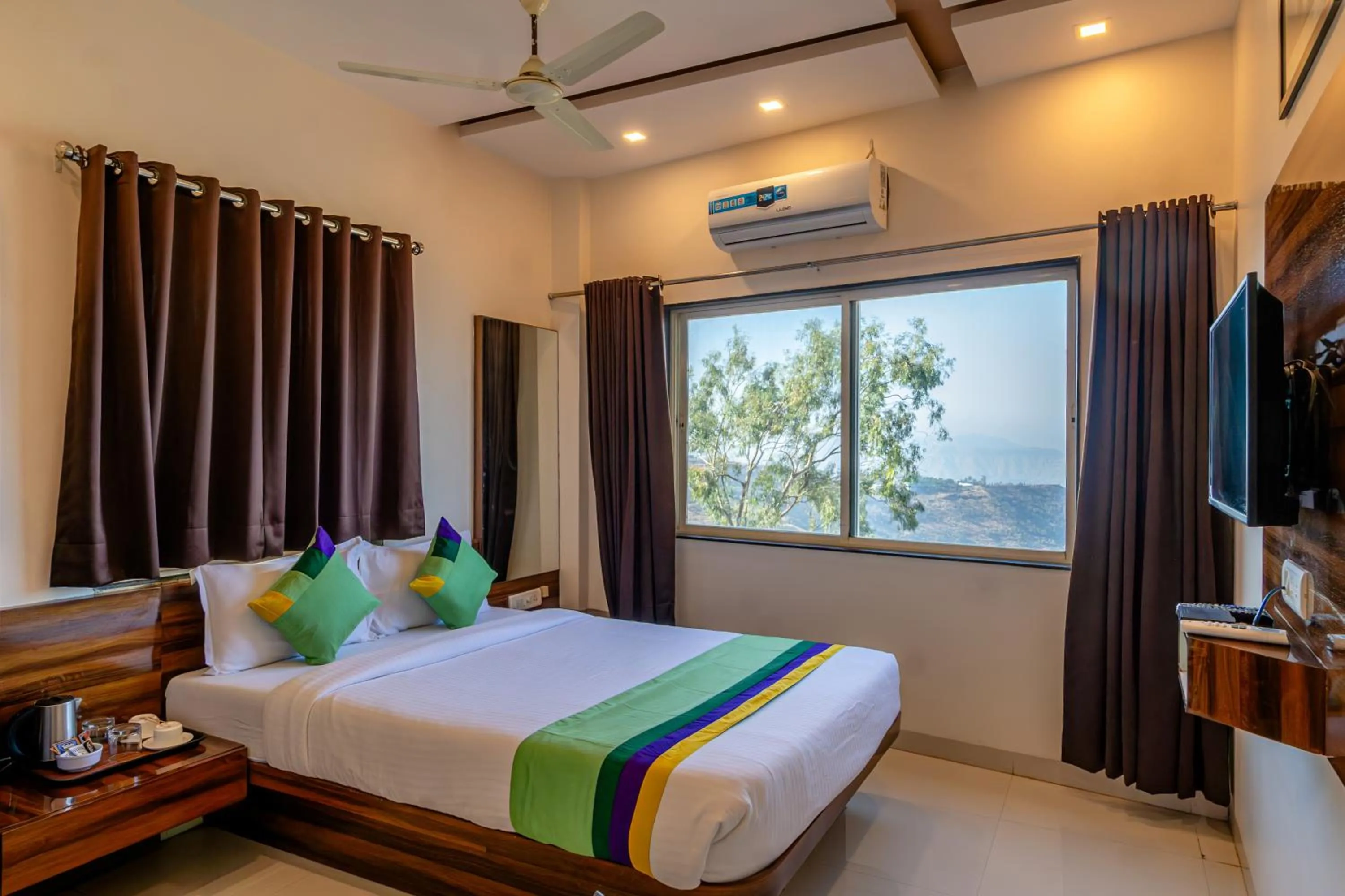 Bed in Treebo Kaizen, 3 Kms From Paragliding