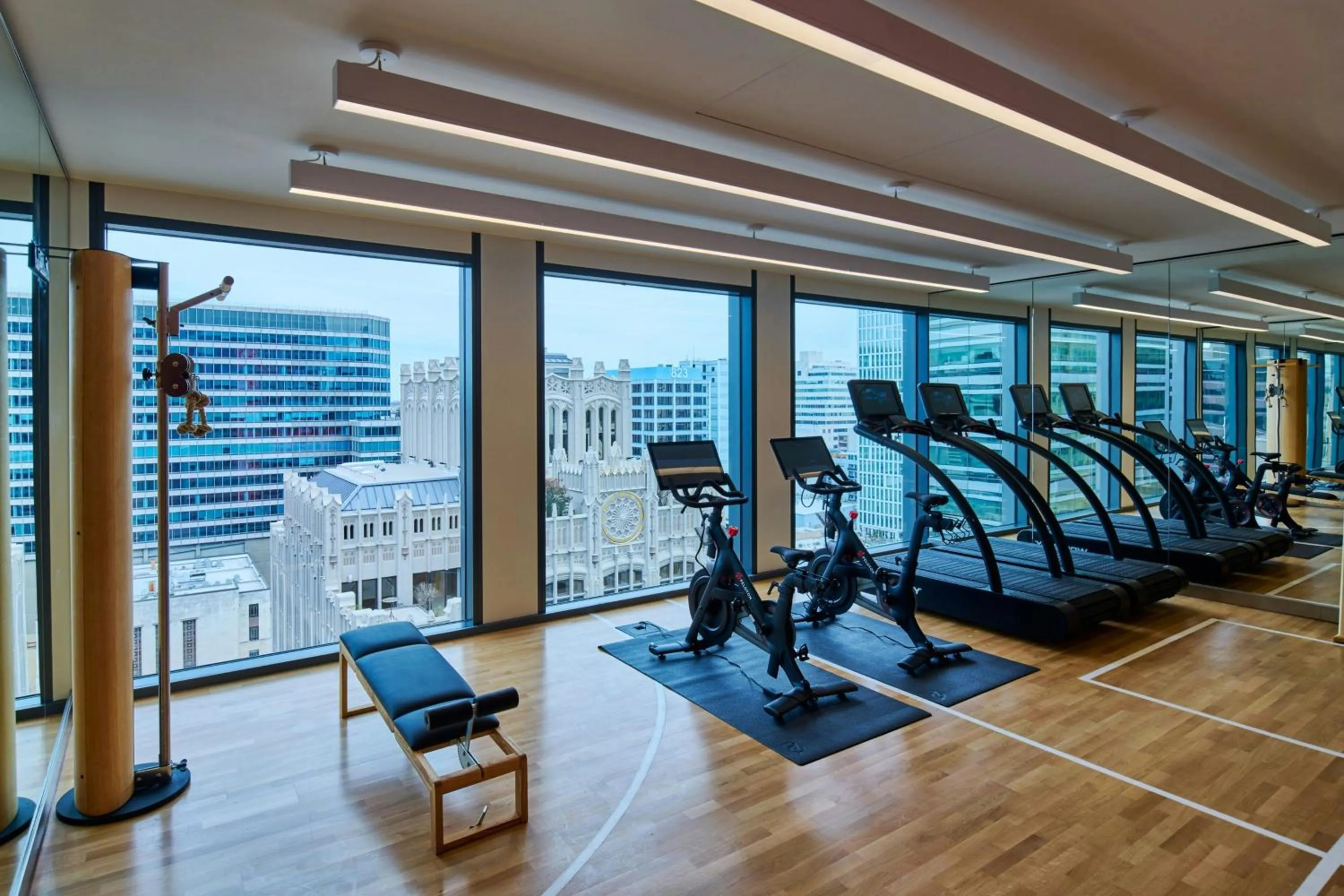Fitness centre/facilities in citizenM Austin Downtown